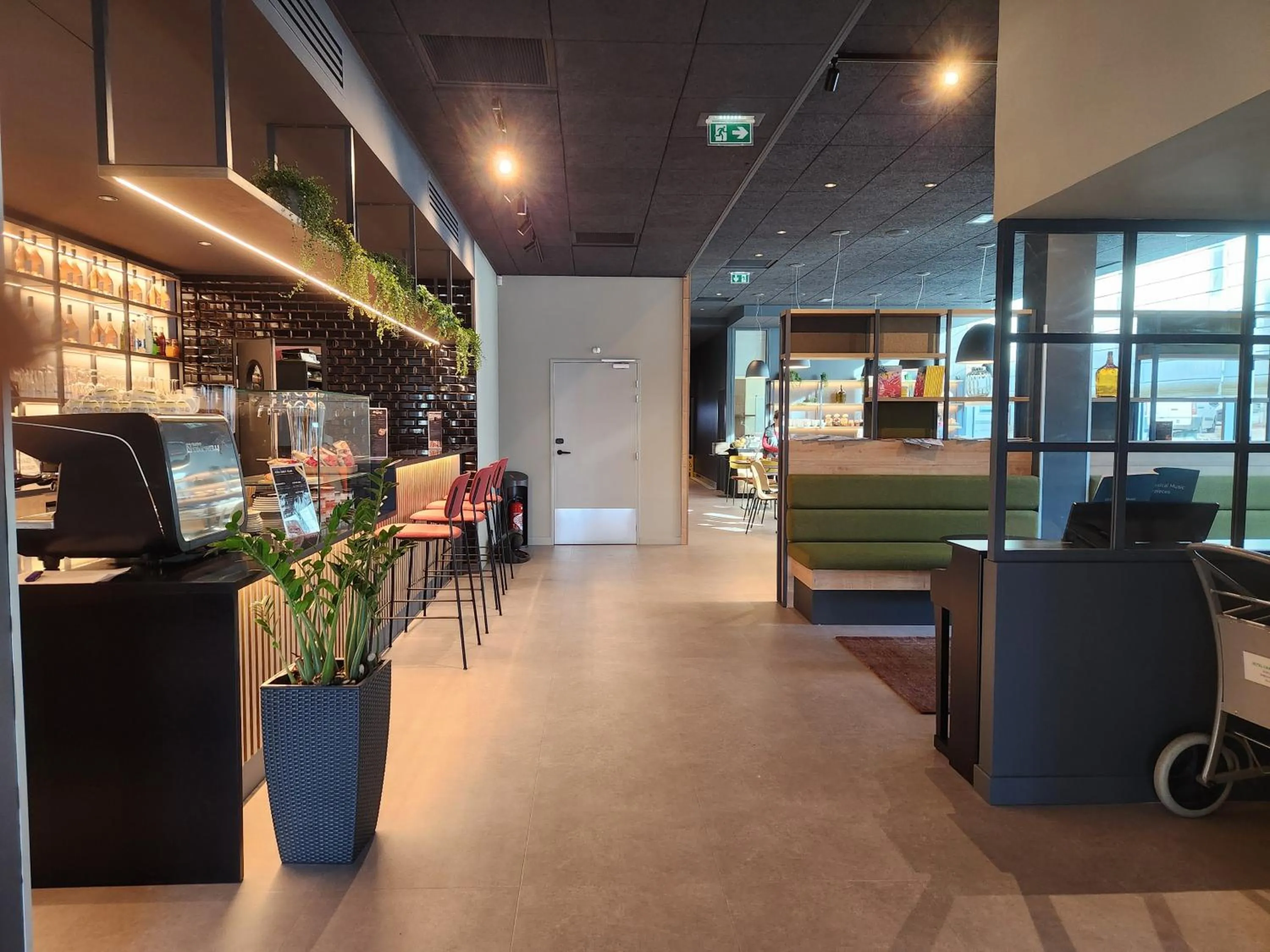 Communal lounge/ TV room in Campanile La Roche Sur Yon Centre Gare