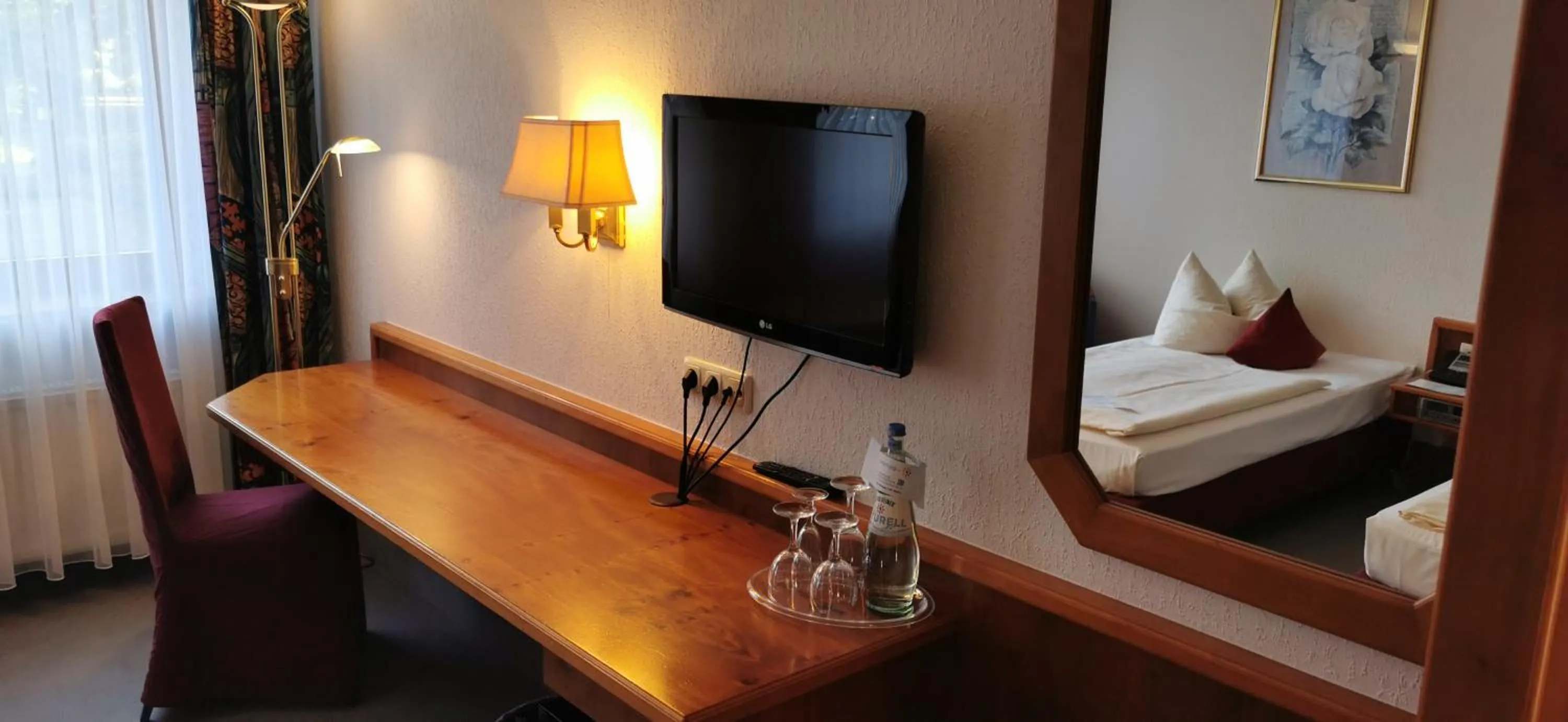 Photo of the whole room, Bed in Heidehotel Soltauer Hof