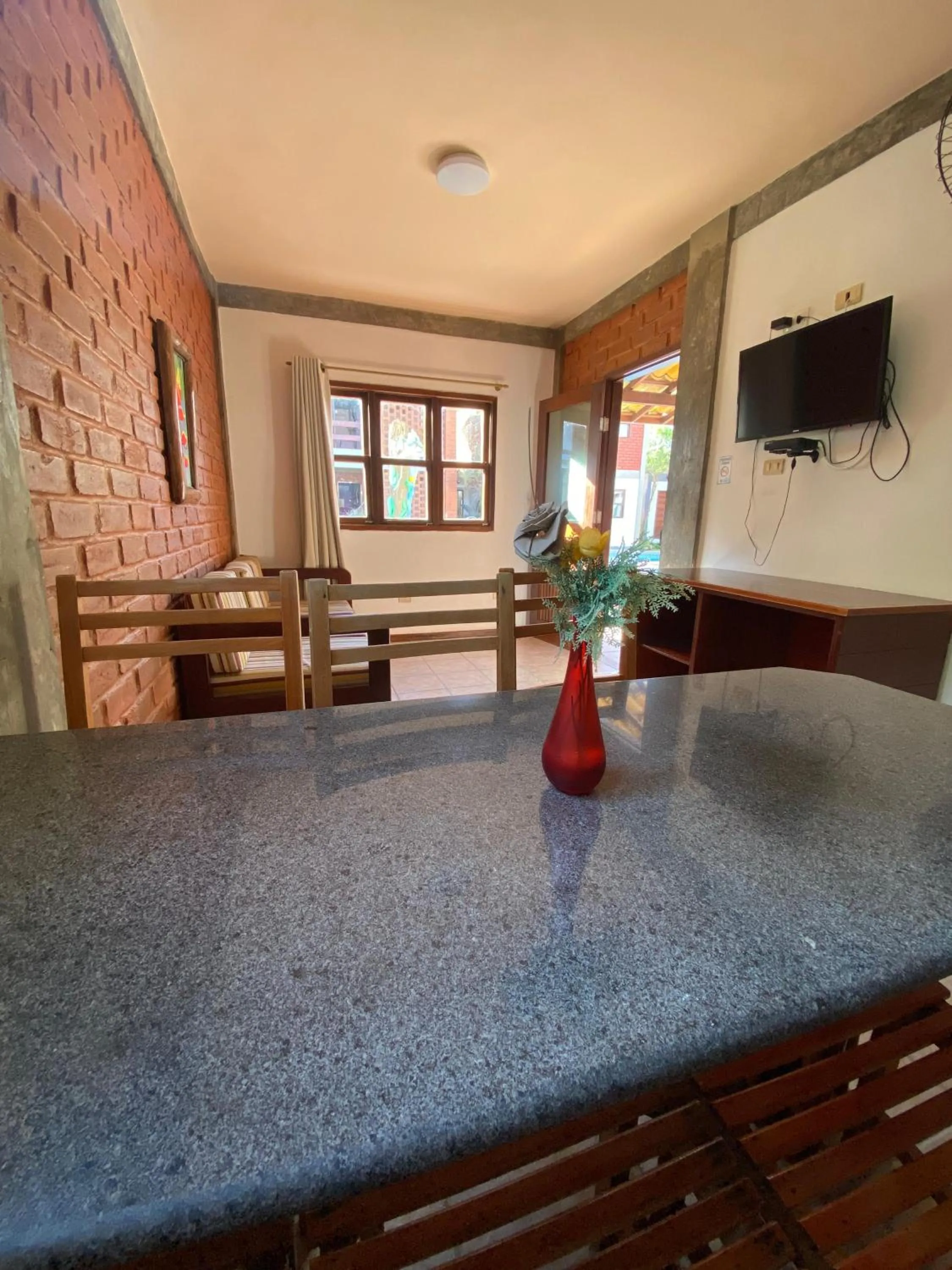 Communal lounge/ TV room in Pousada e Chale Porto Paraiso