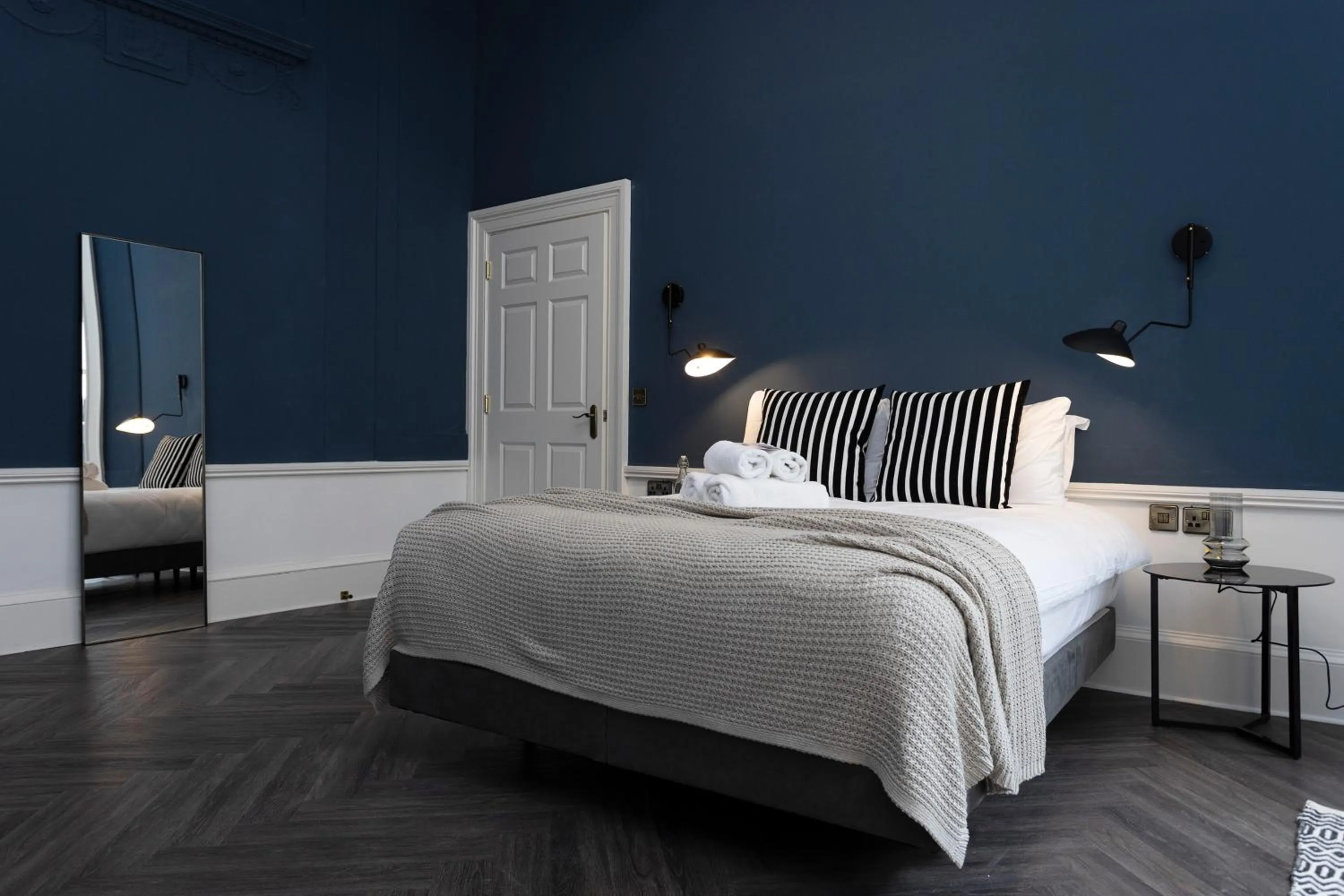 Bed in 29 Queen Street Aparthotel