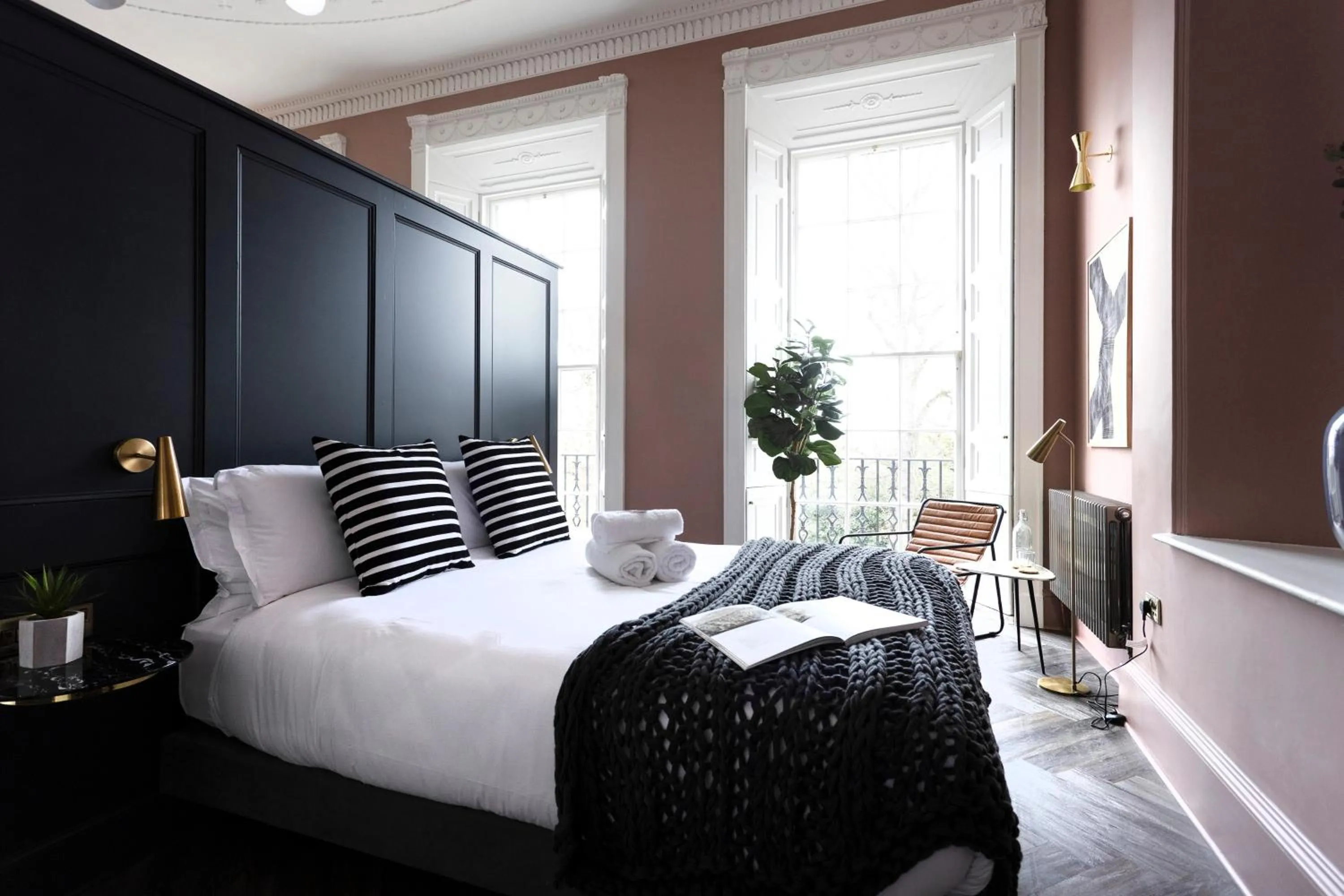 Bed in 29 Queen Street Aparthotel