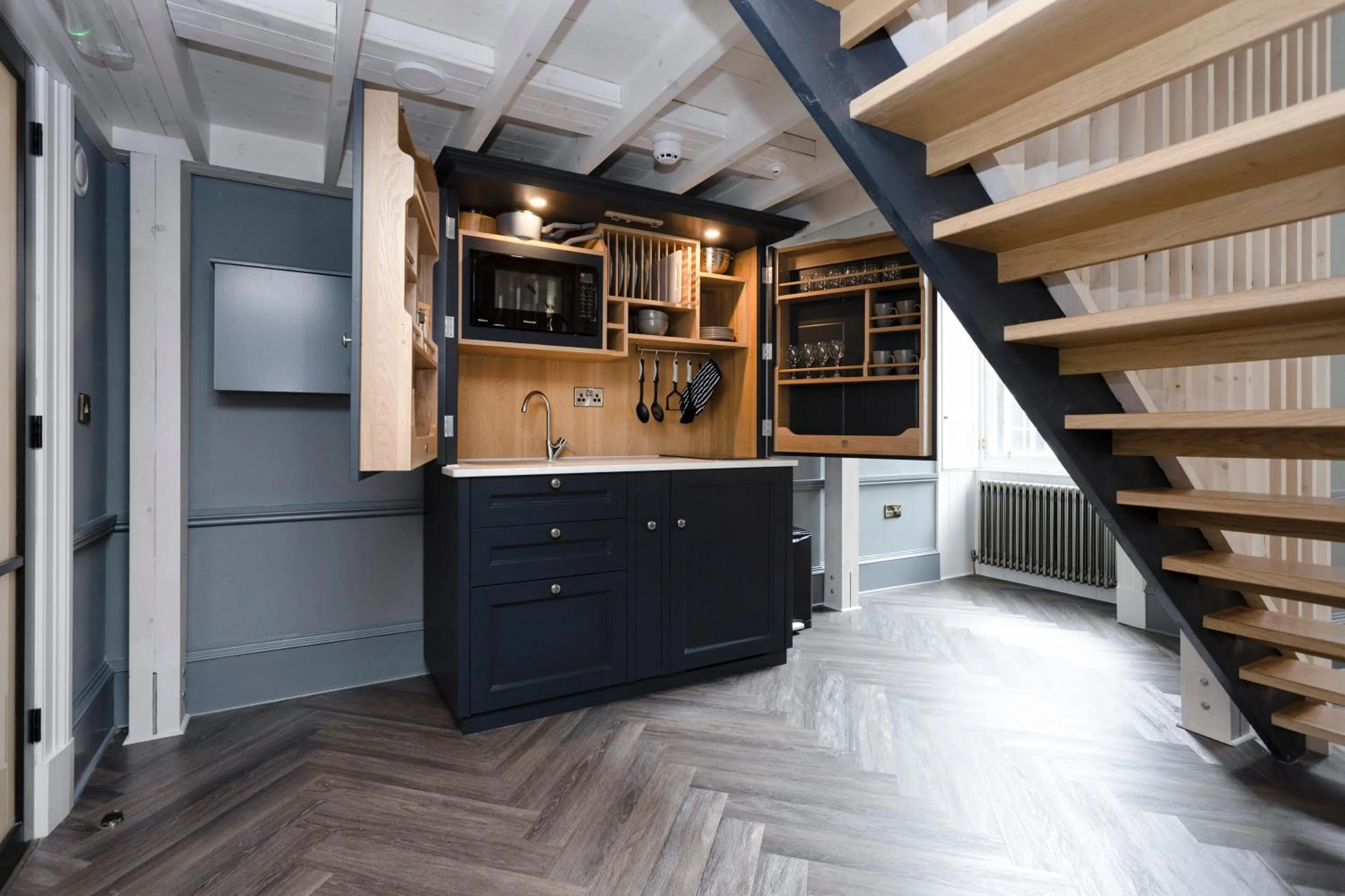 Kitchen or kitchenette in 29 Queen Street Aparthotel