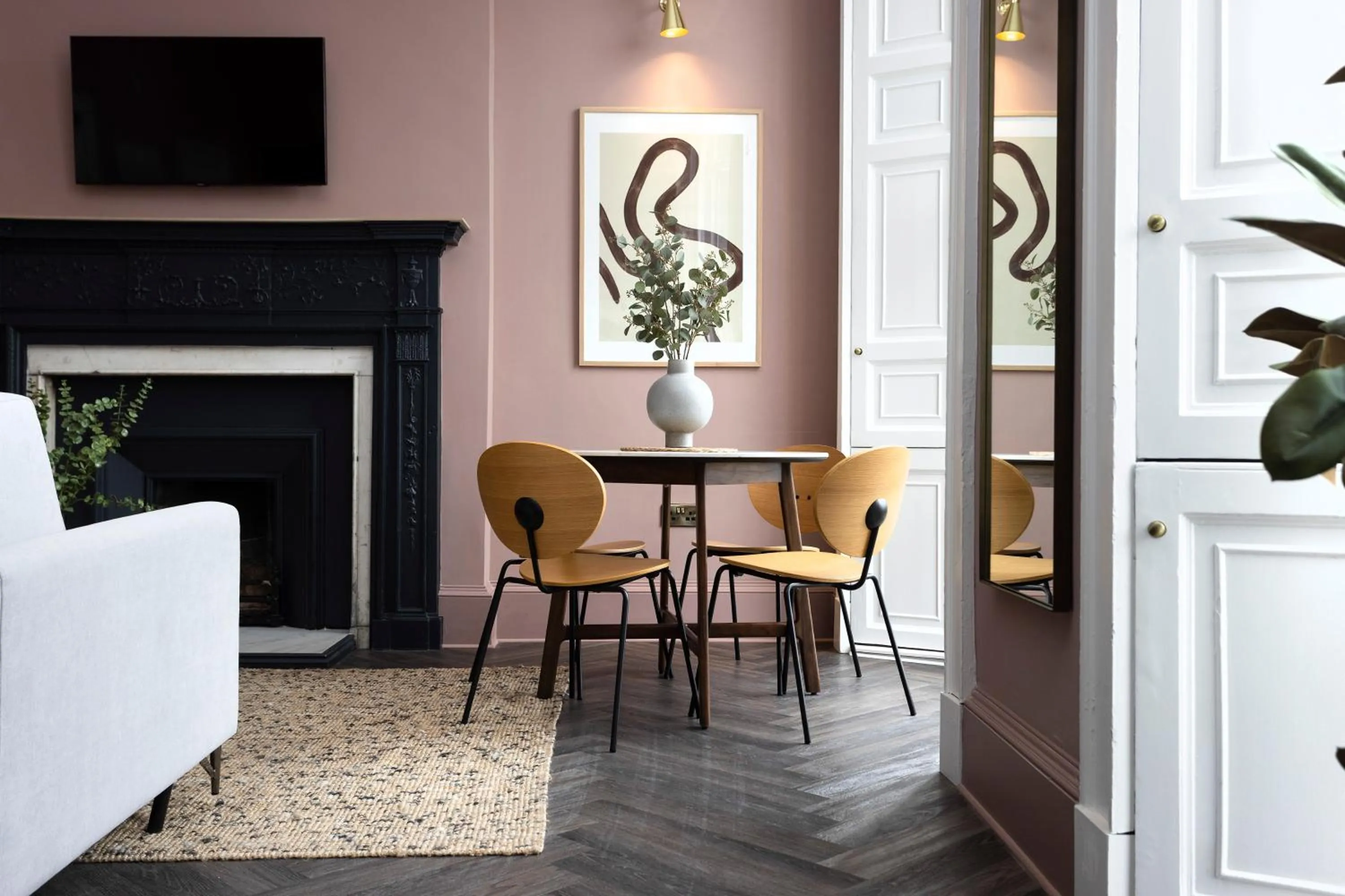 Dining area in 29 Queen Street Aparthotel