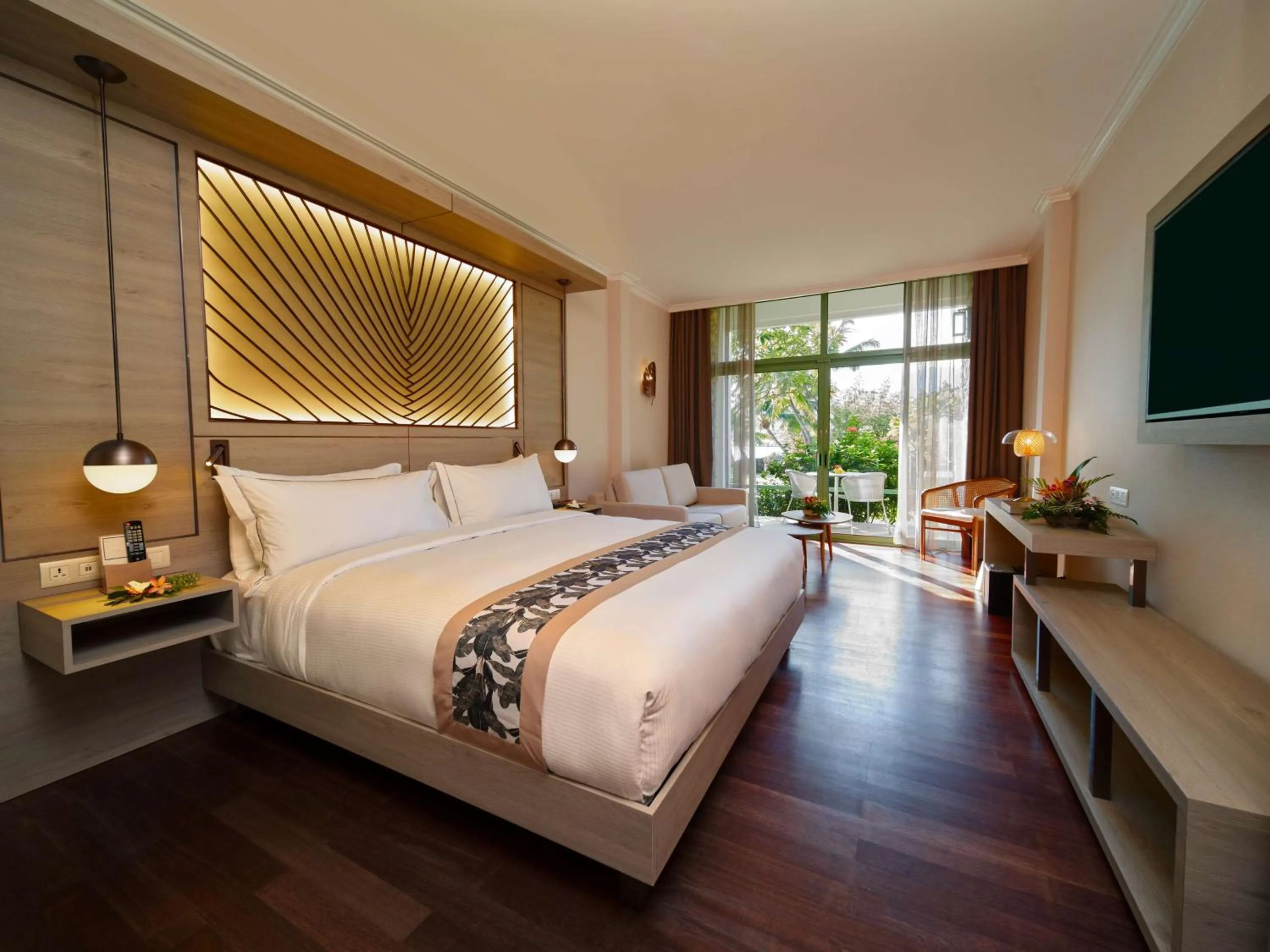 Living room, Bed in Hilton Hotel Tahiti