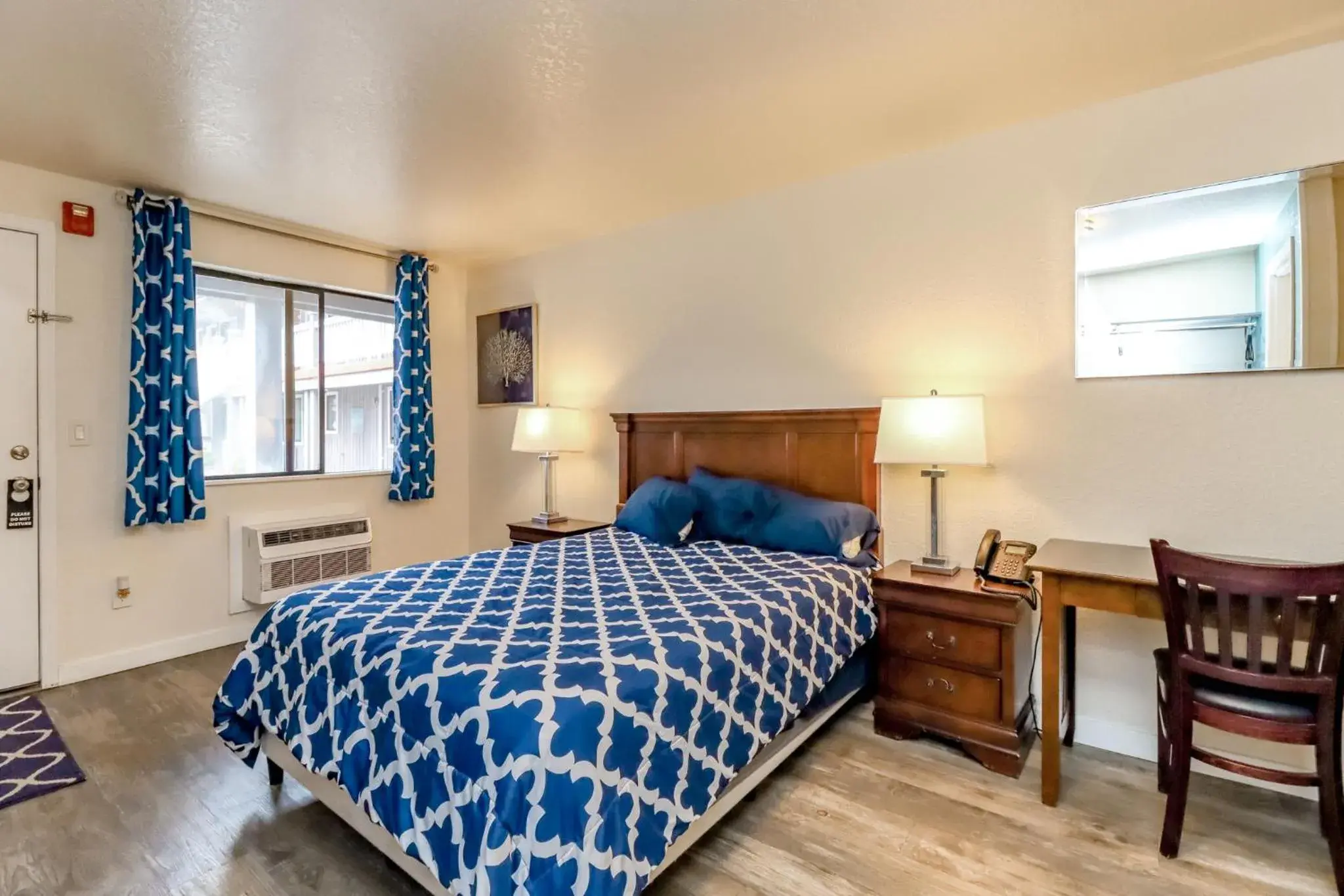 Queen Room - Non-Smoking in Belfair Motel Queen Room - Non-Smoking in Belfair Motel