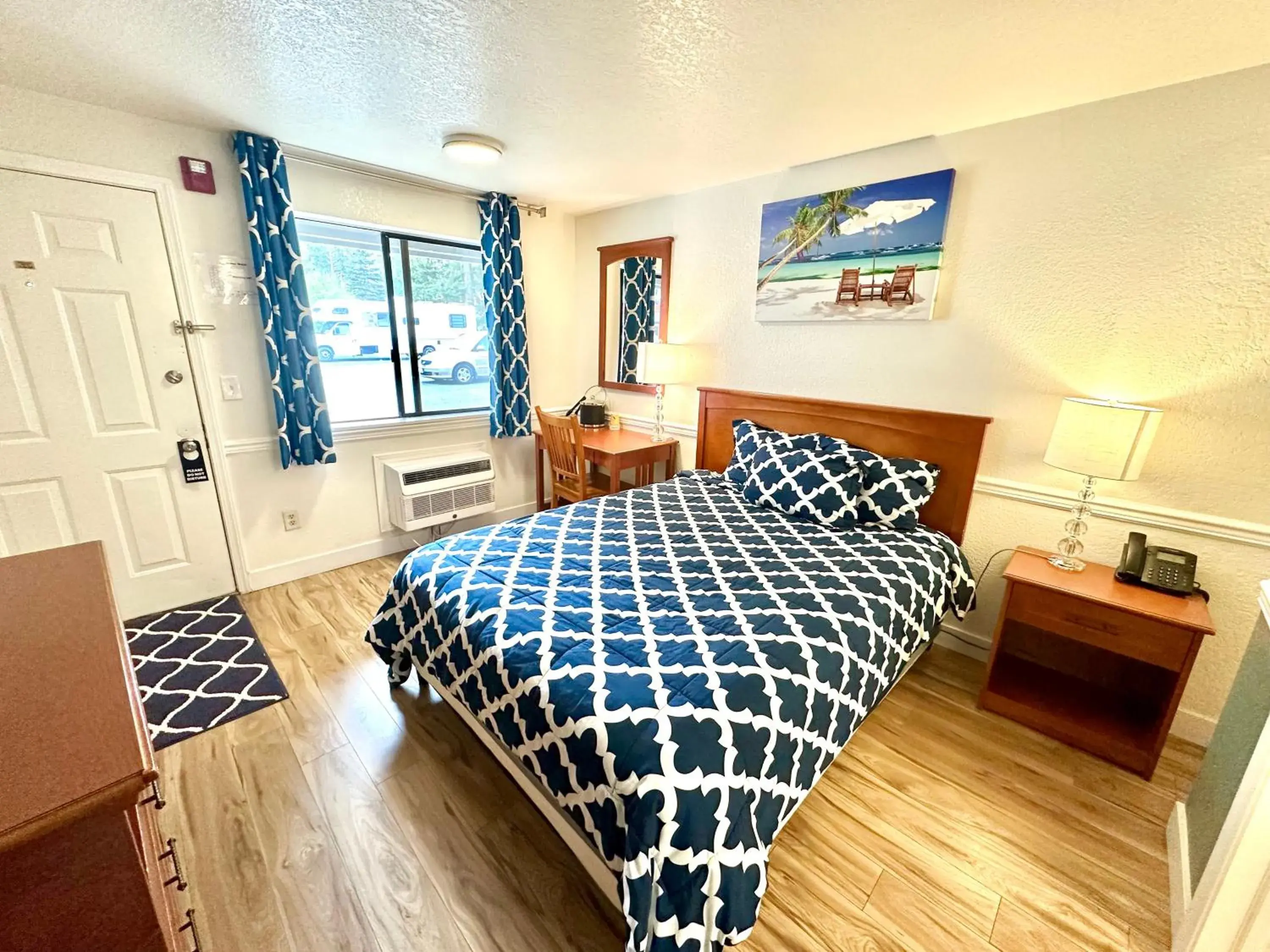 Queen Room - Disability Access/Non-Smoking in Belfair Motel Queen Room - Disability Access/Non-Smoking in Belfair Motel