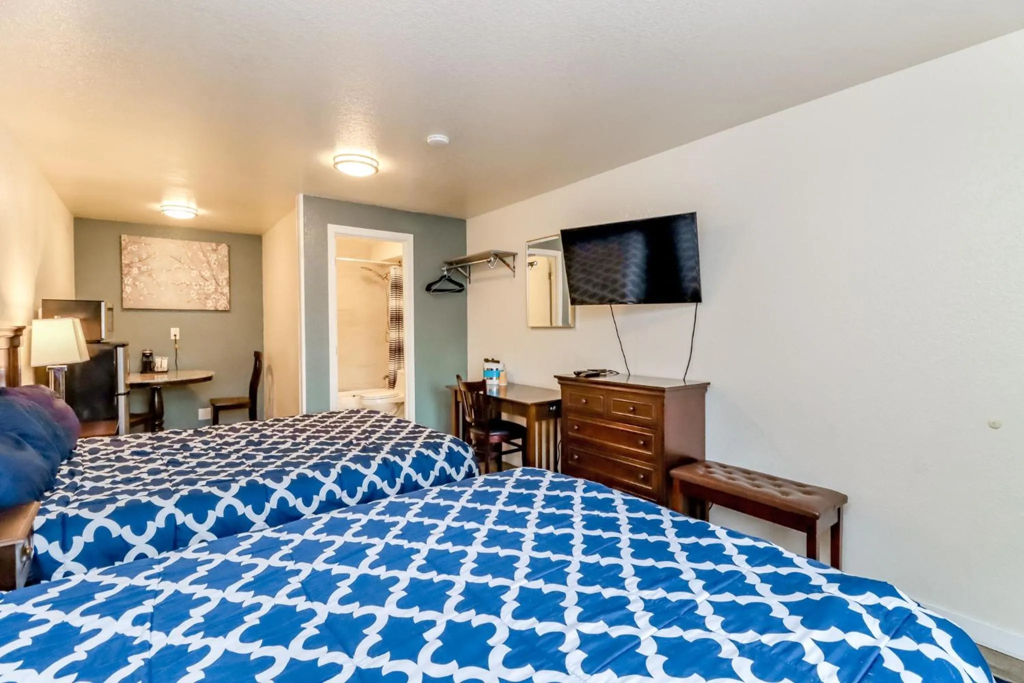 Bed in Belfair Motel