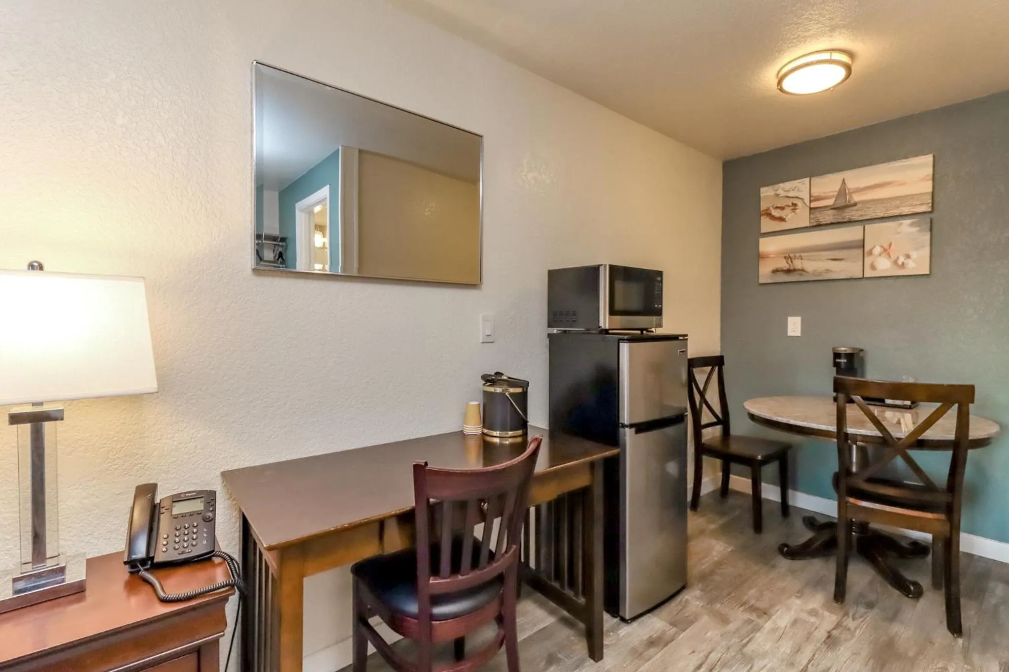 Dining area in Belfair Motel