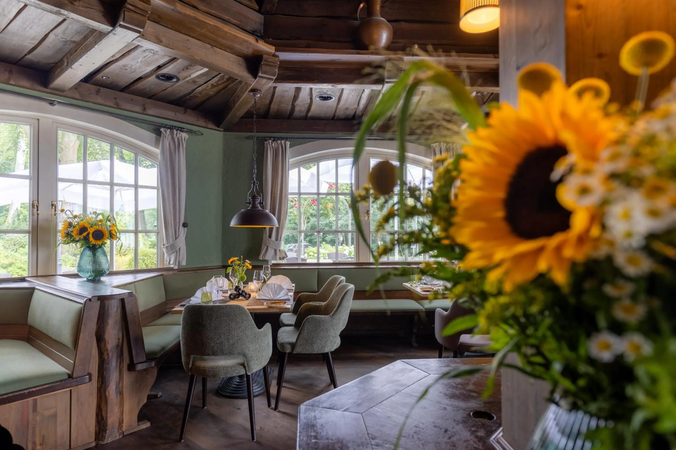 Restaurant/places to eat in Waldhaus Reinbek