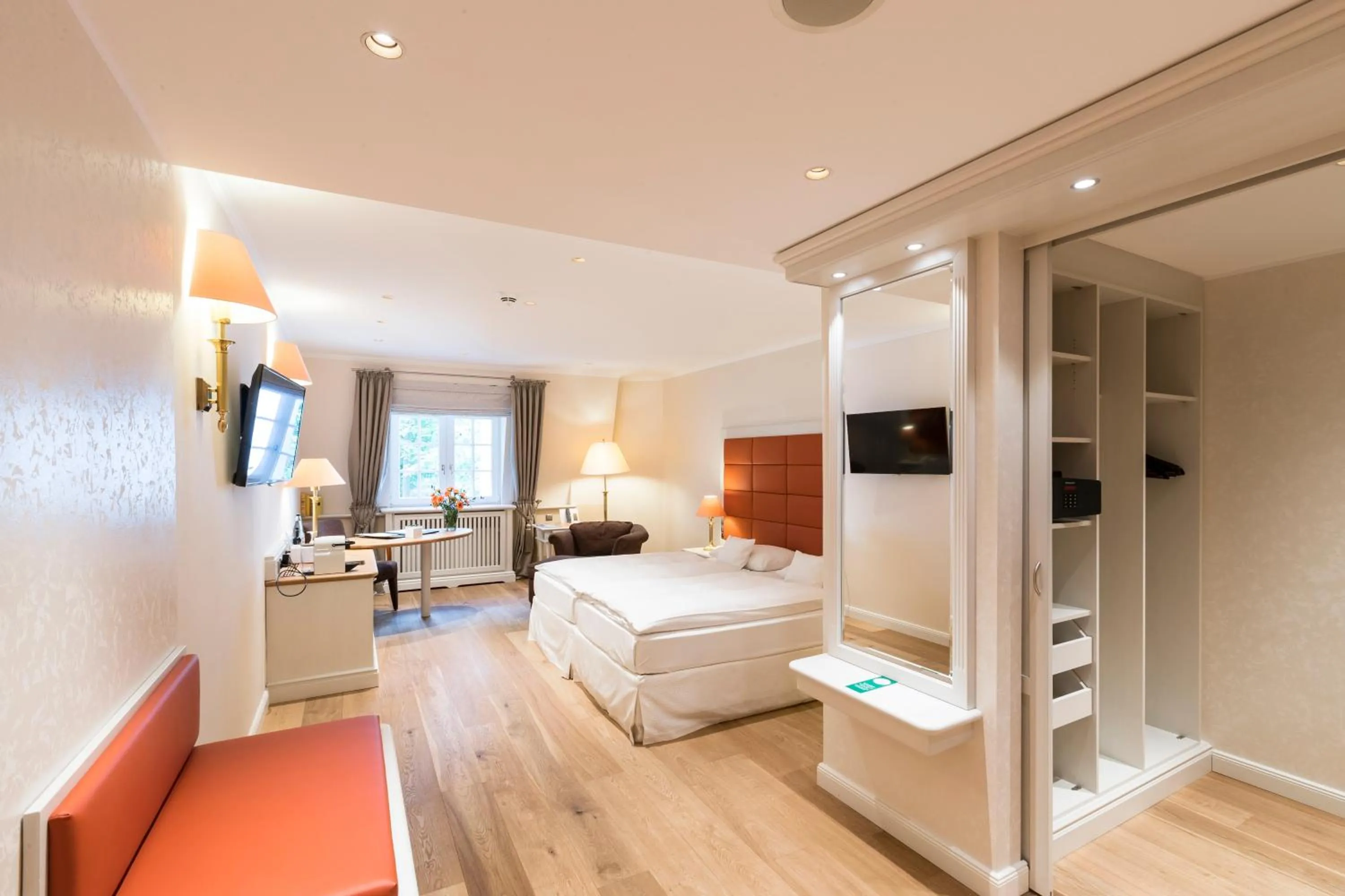 Photo of the whole room, Bed in Waldhaus Reinbek