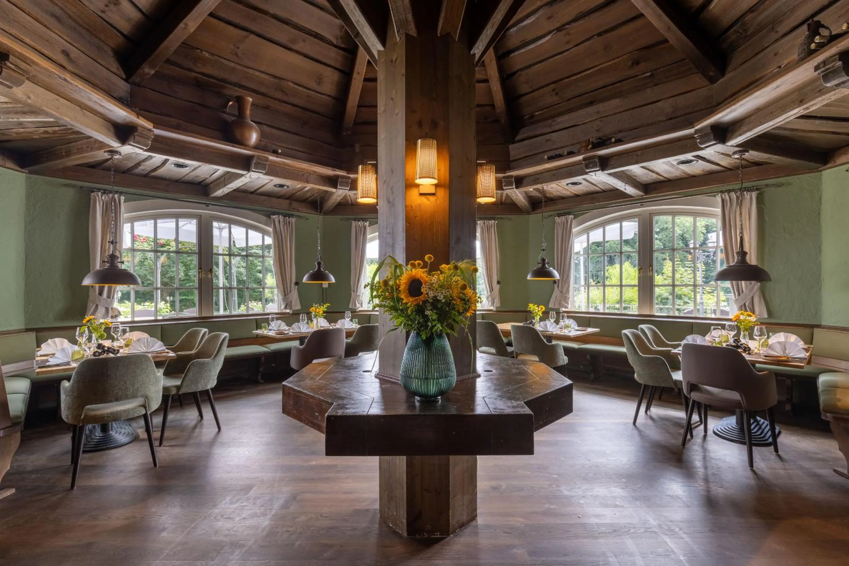 Restaurant/places to eat in Waldhaus Reinbek