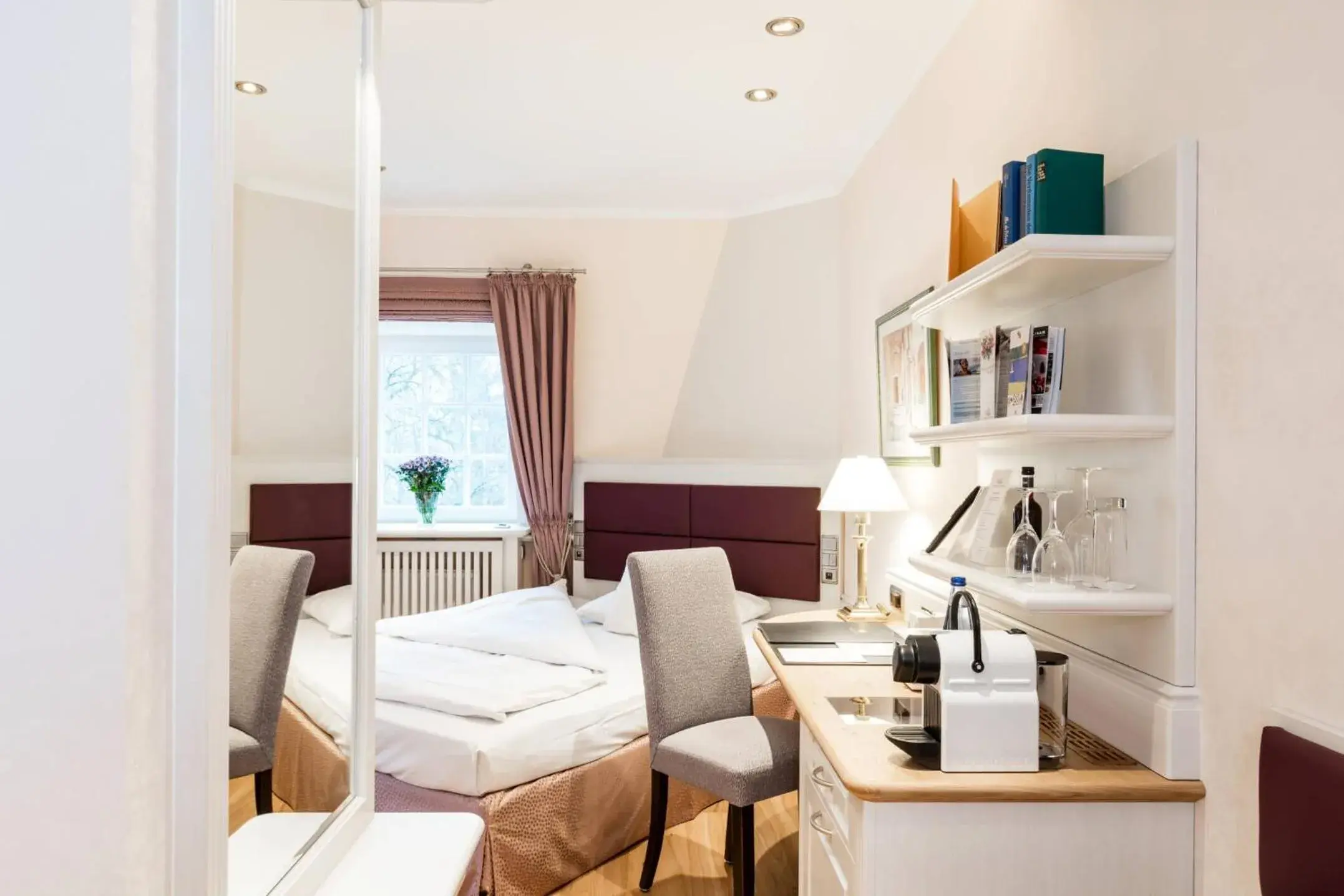 Small Double Room - single occupancy in Waldhaus Reinbek Small Double Room - single occupancy in Waldhaus Reinbek