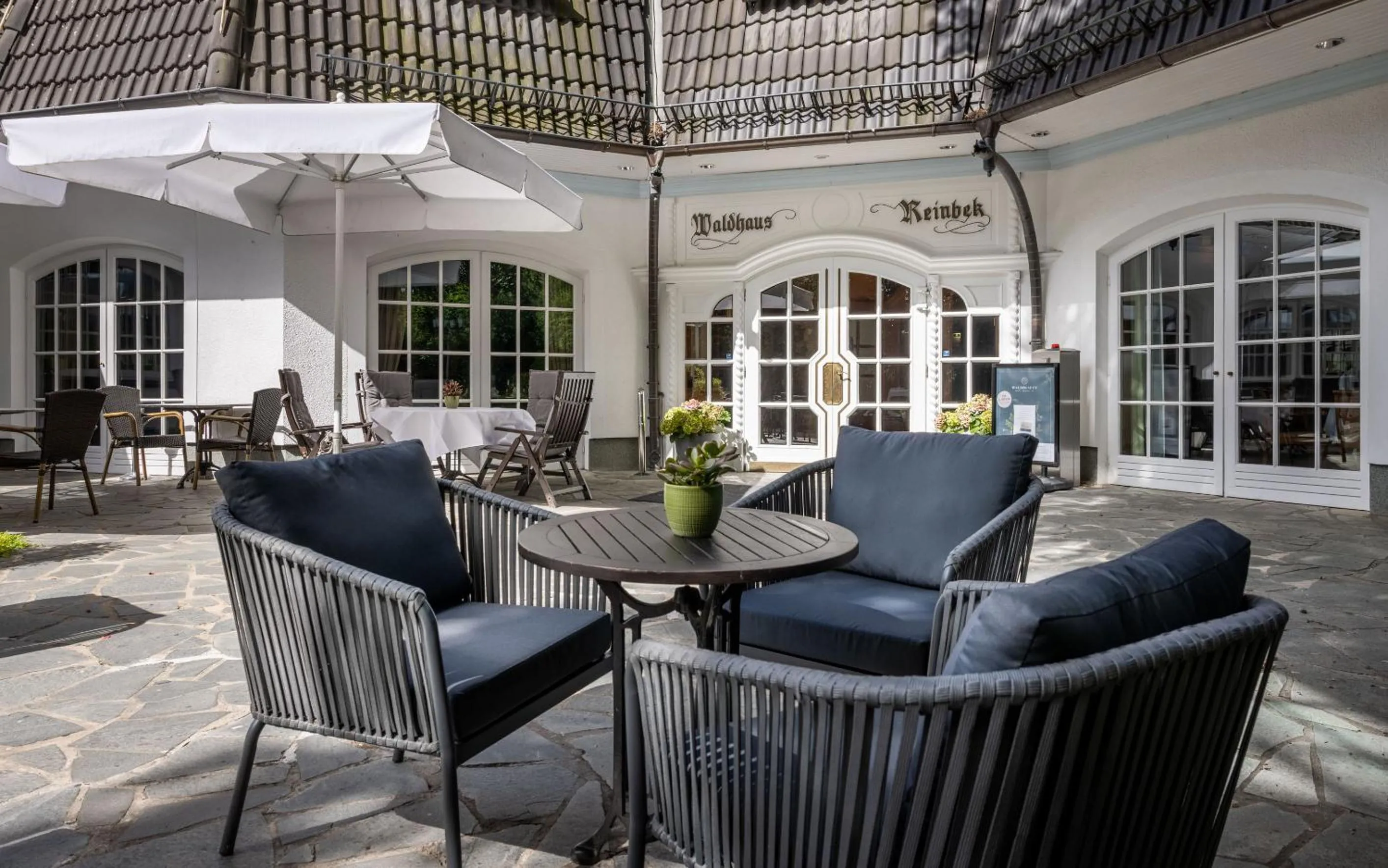 Restaurant/places to eat in Waldhaus Reinbek