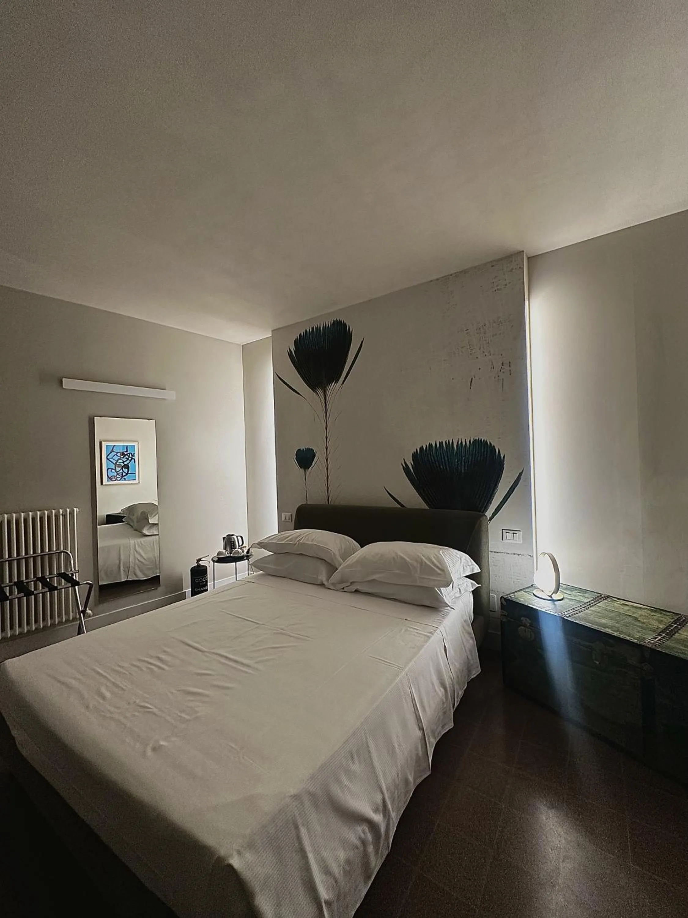 Photo of the whole room, Bed in Ginevra Boutique Rooms - Palazzo Leosini - Residenze D'Epoca