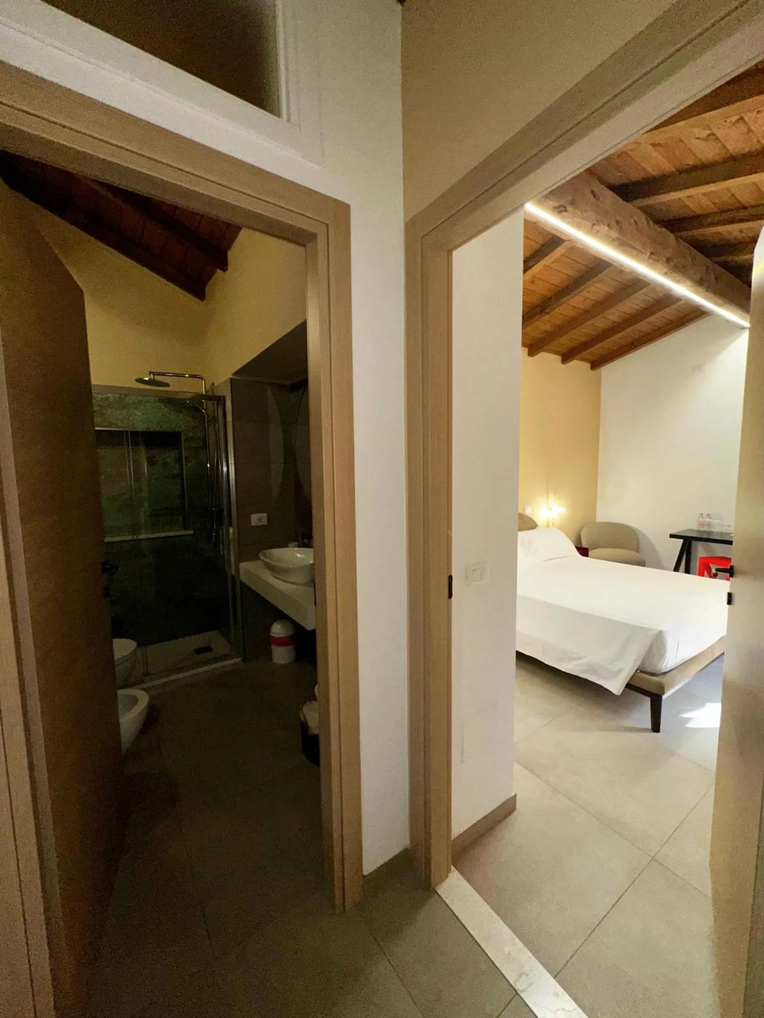 Bed in Ginevra Boutique Rooms - Palazzo Leosini - Residenze D'Epoca