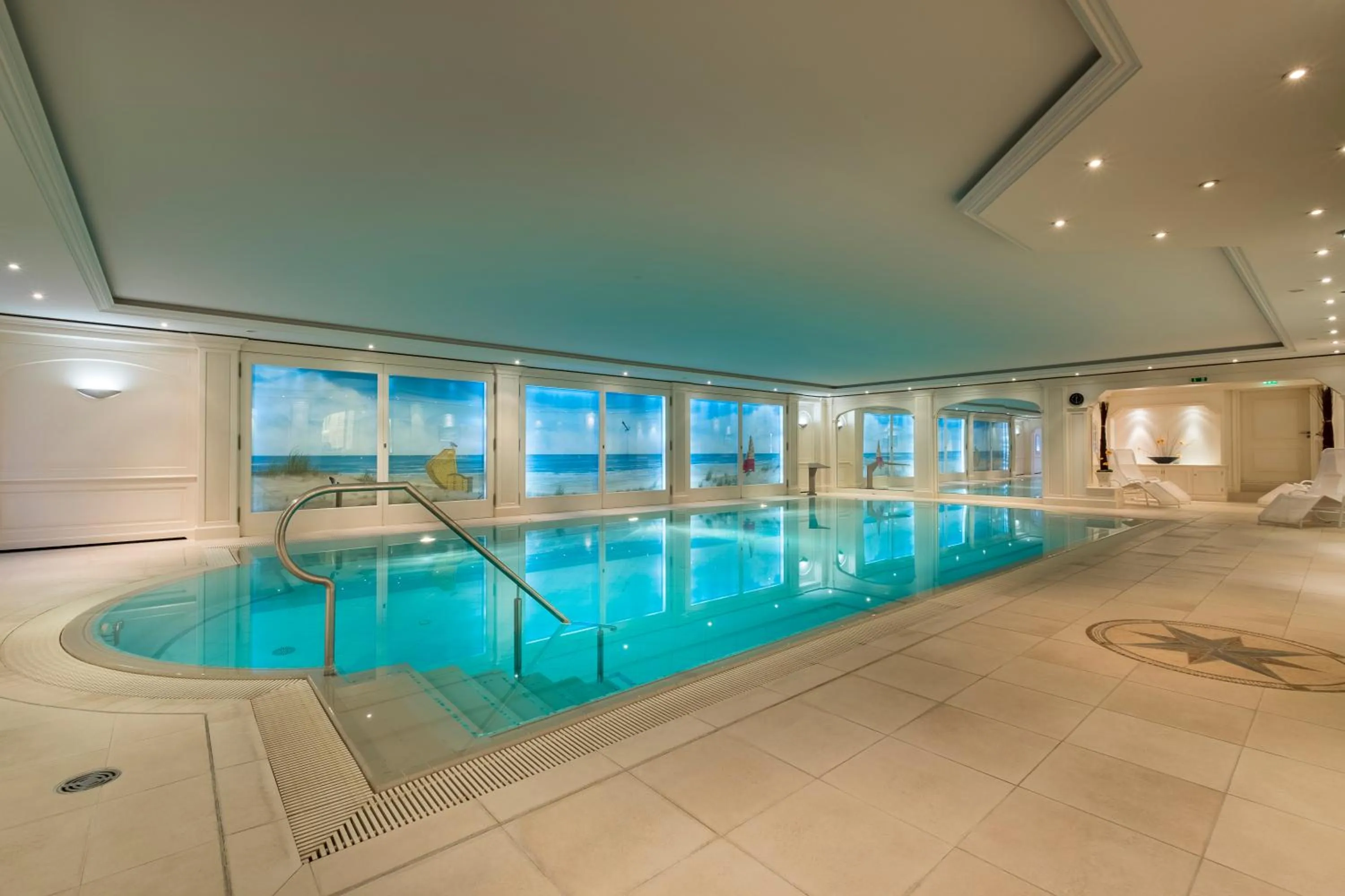 Swimming pool in Landhaus Carstens