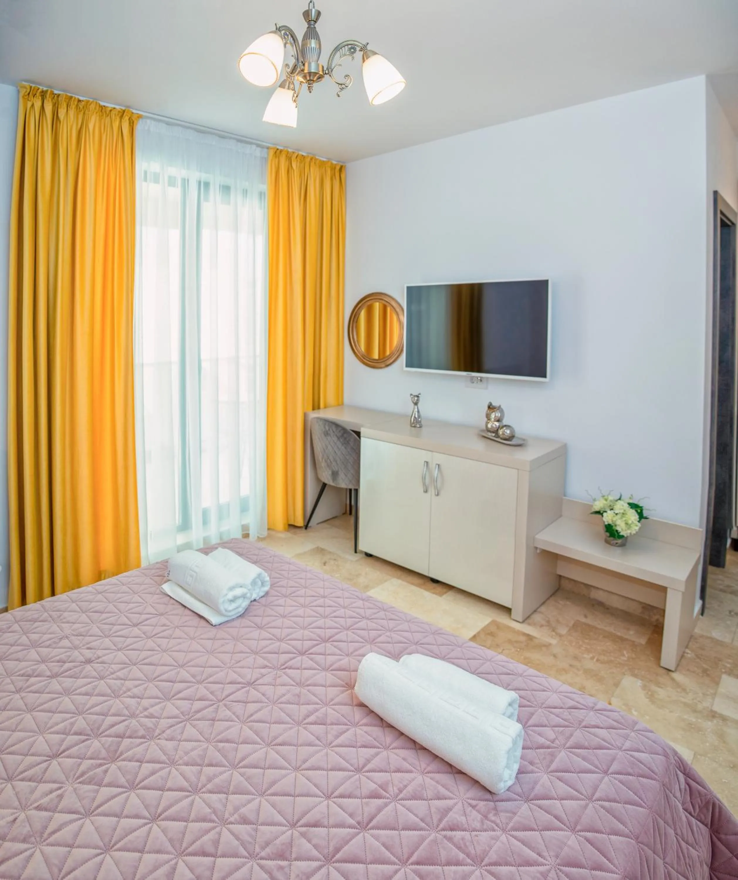 TV and multimedia, Bed in Roca Del Mar