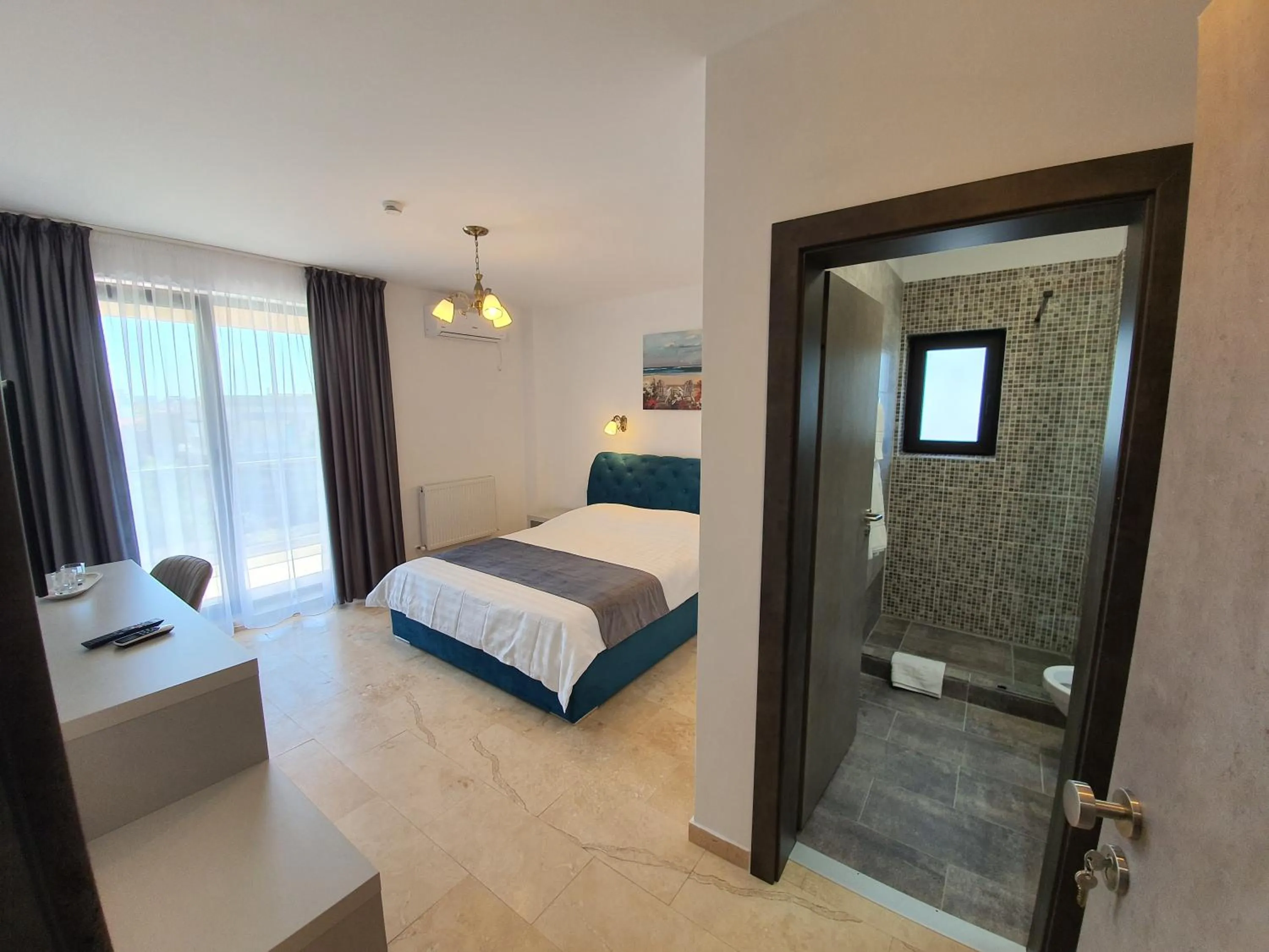 Bathroom, Bed in Roca Del Mar