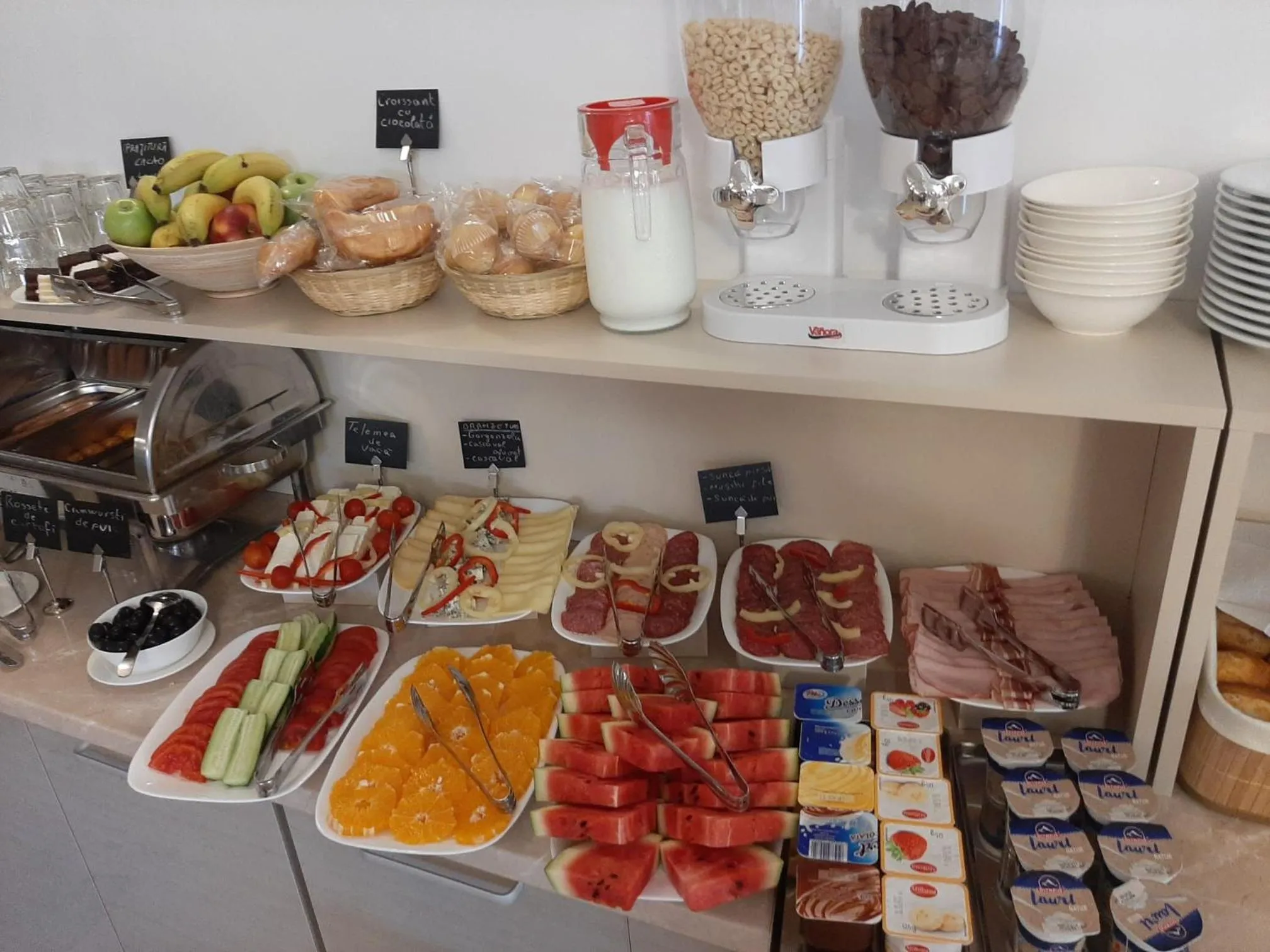 Buffet breakfast in Roca Del Mar