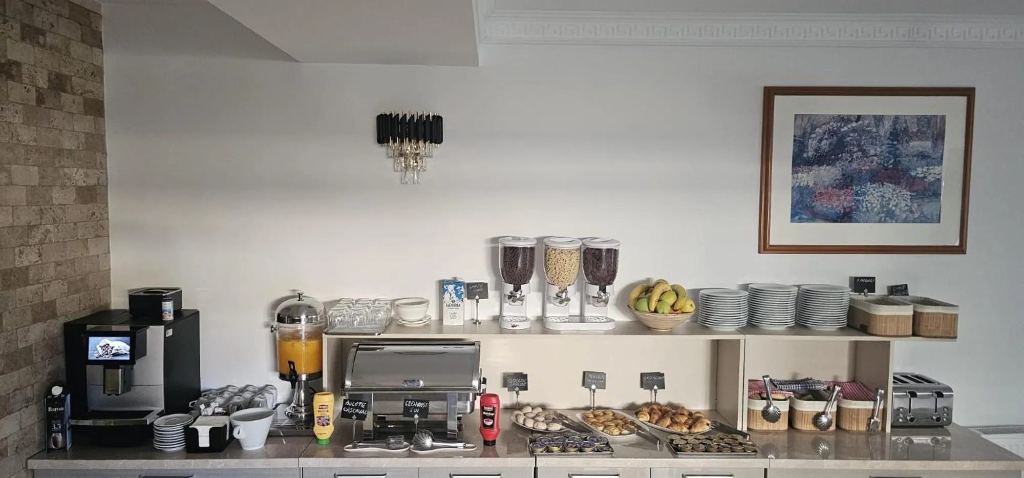 Breakfast in Roca Del Mar