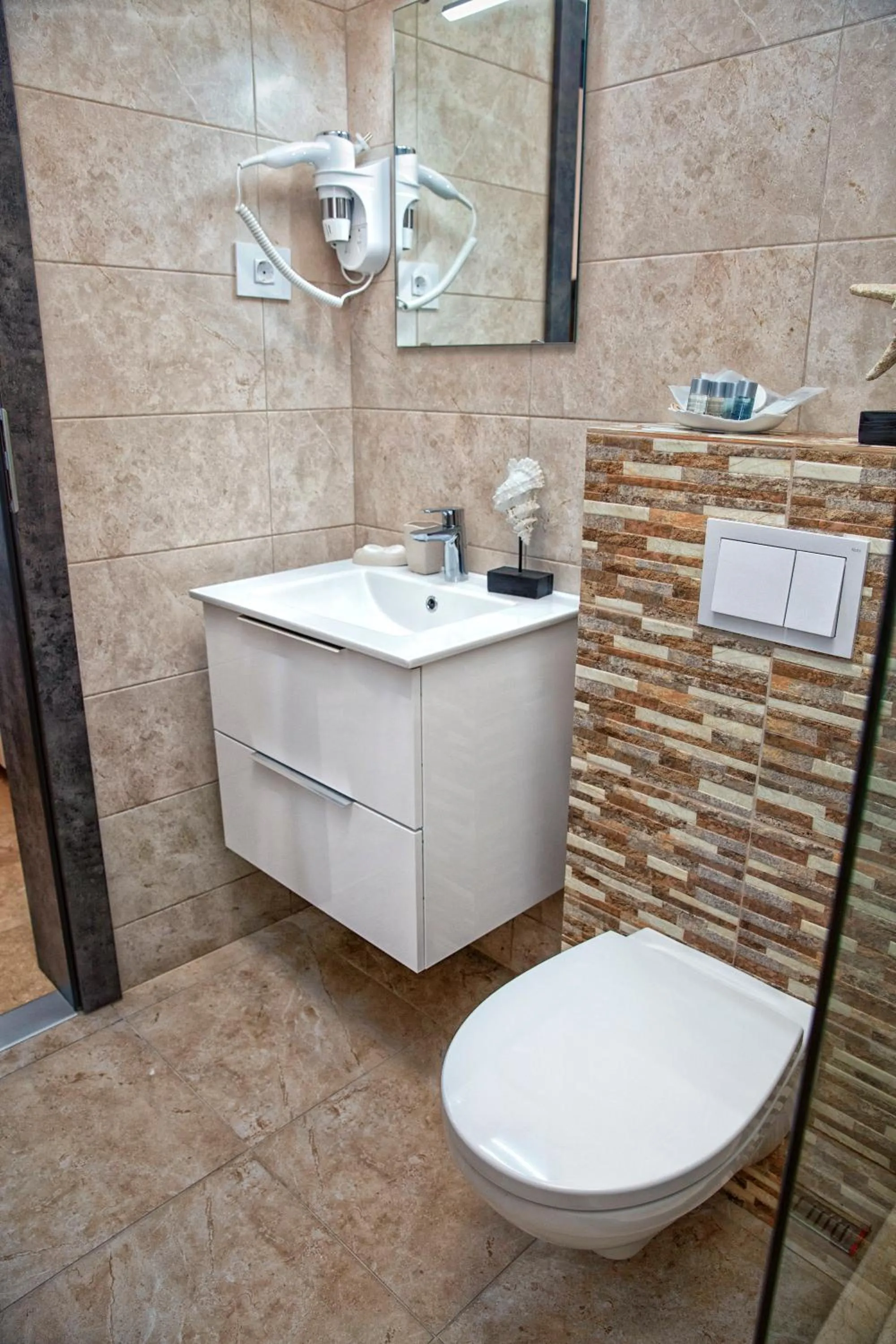 Toilet in Roca Del Mar