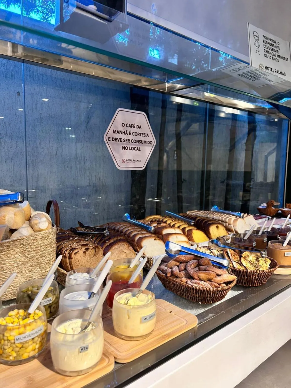 Buffet breakfast in Hotel Palmas Executivo