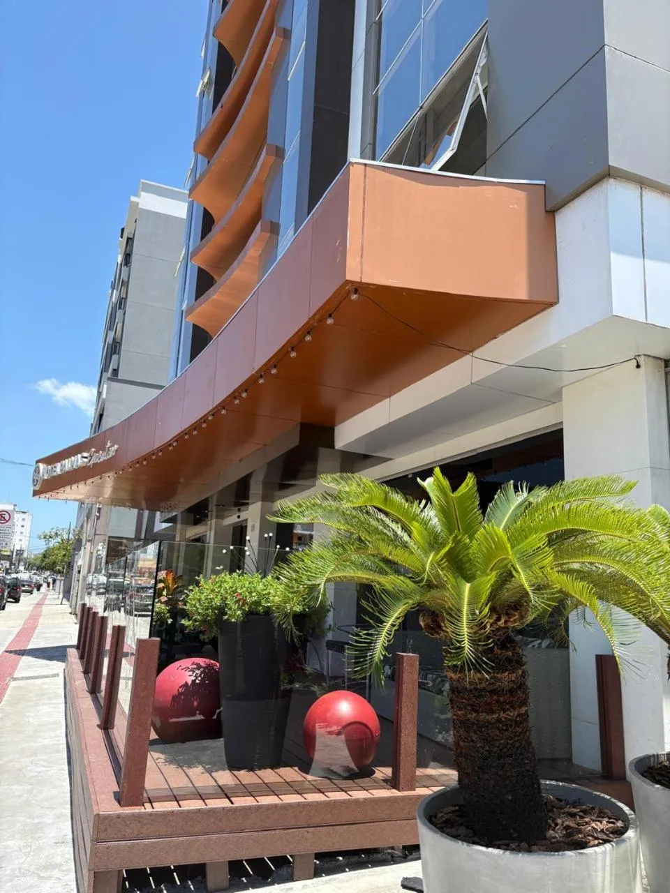 Facade/entrance in Hotel Palmas Executivo