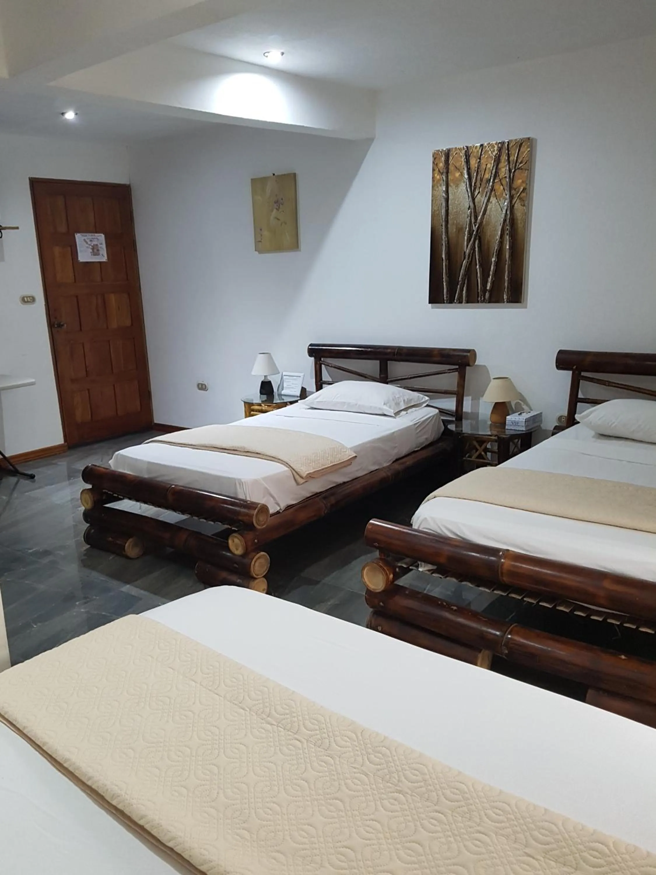 Photo of the whole room, Bed in Hotel Bugabutik