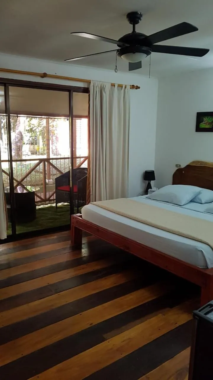 Photo of the whole room, Bed in Hotel Bugabutik