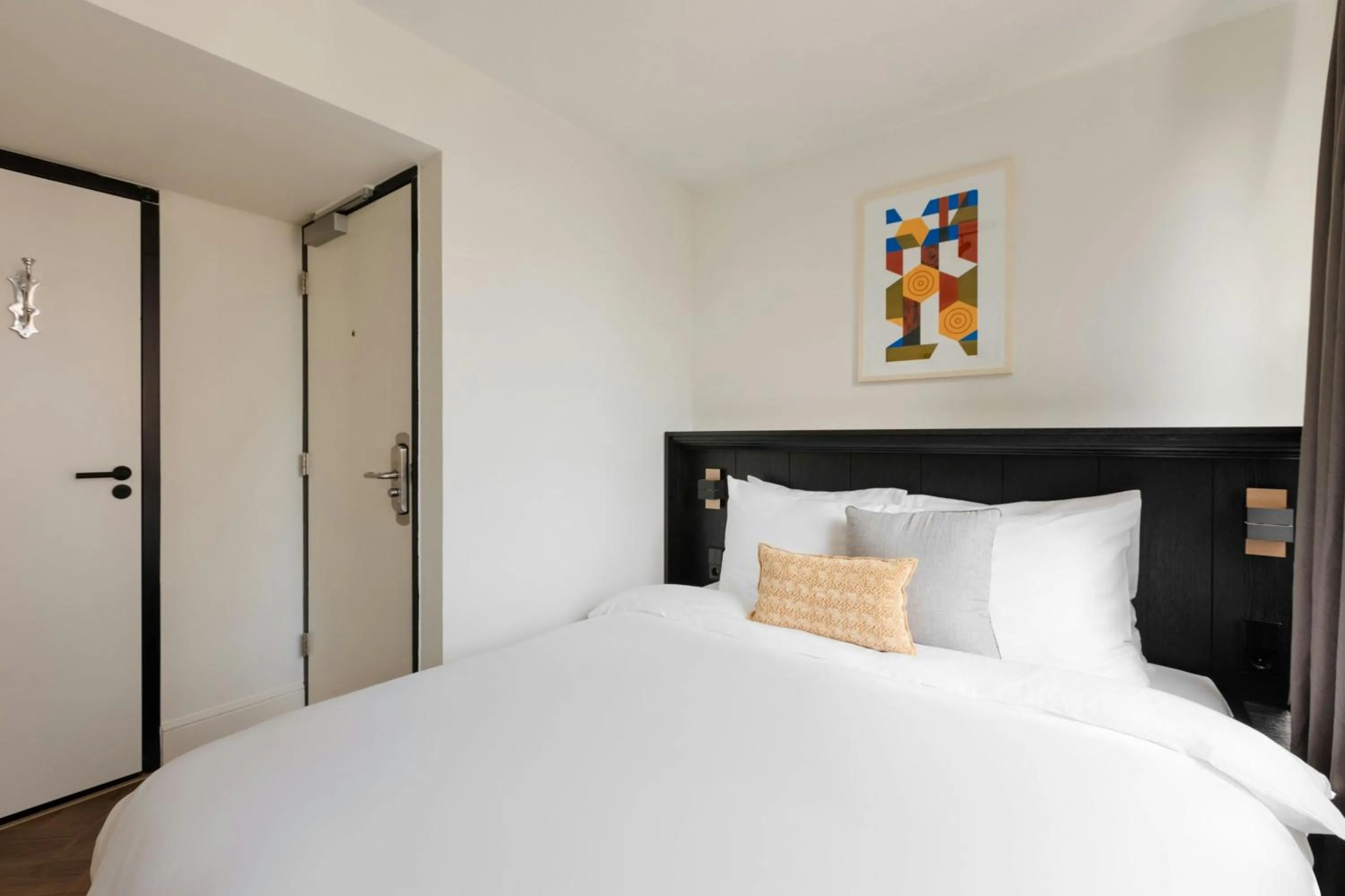 Photo of the whole room in Park House Hotel Museum Quarter, Sonder by Marriott Bonvoy