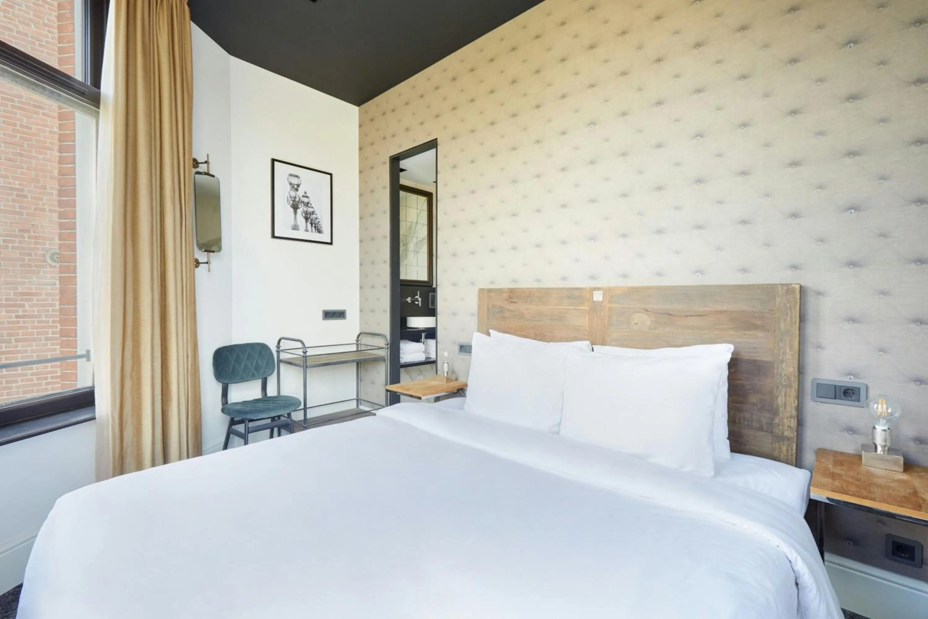 Photo of the whole room in Park House Hotel Museum Quarter, Sonder by Marriott Bonvoy