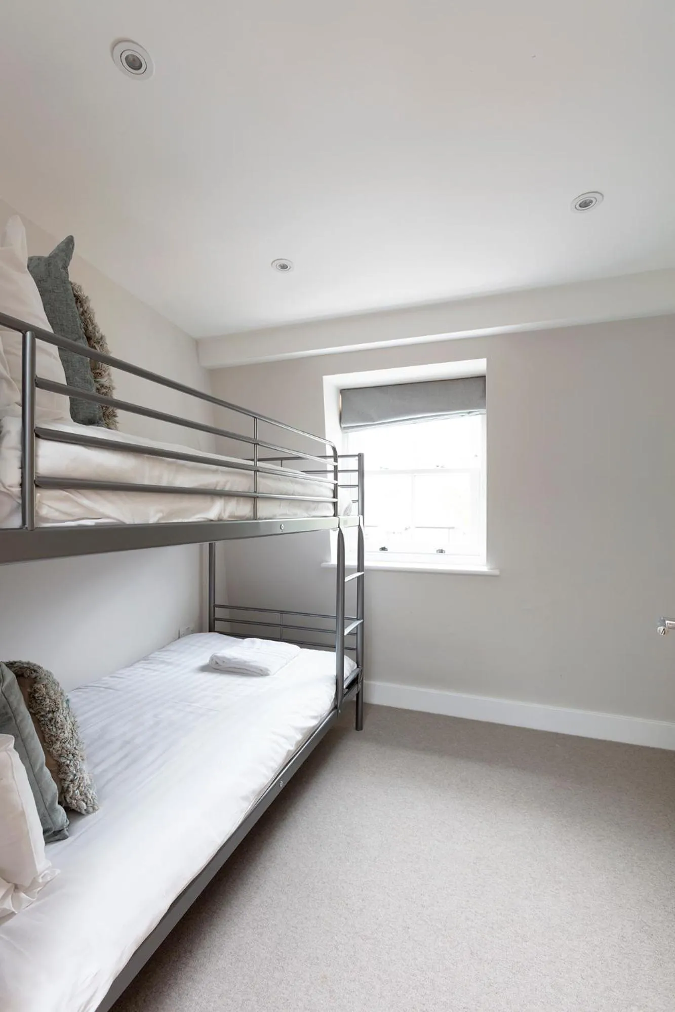 Bed in Immaculate Central Windsor Town House with parking