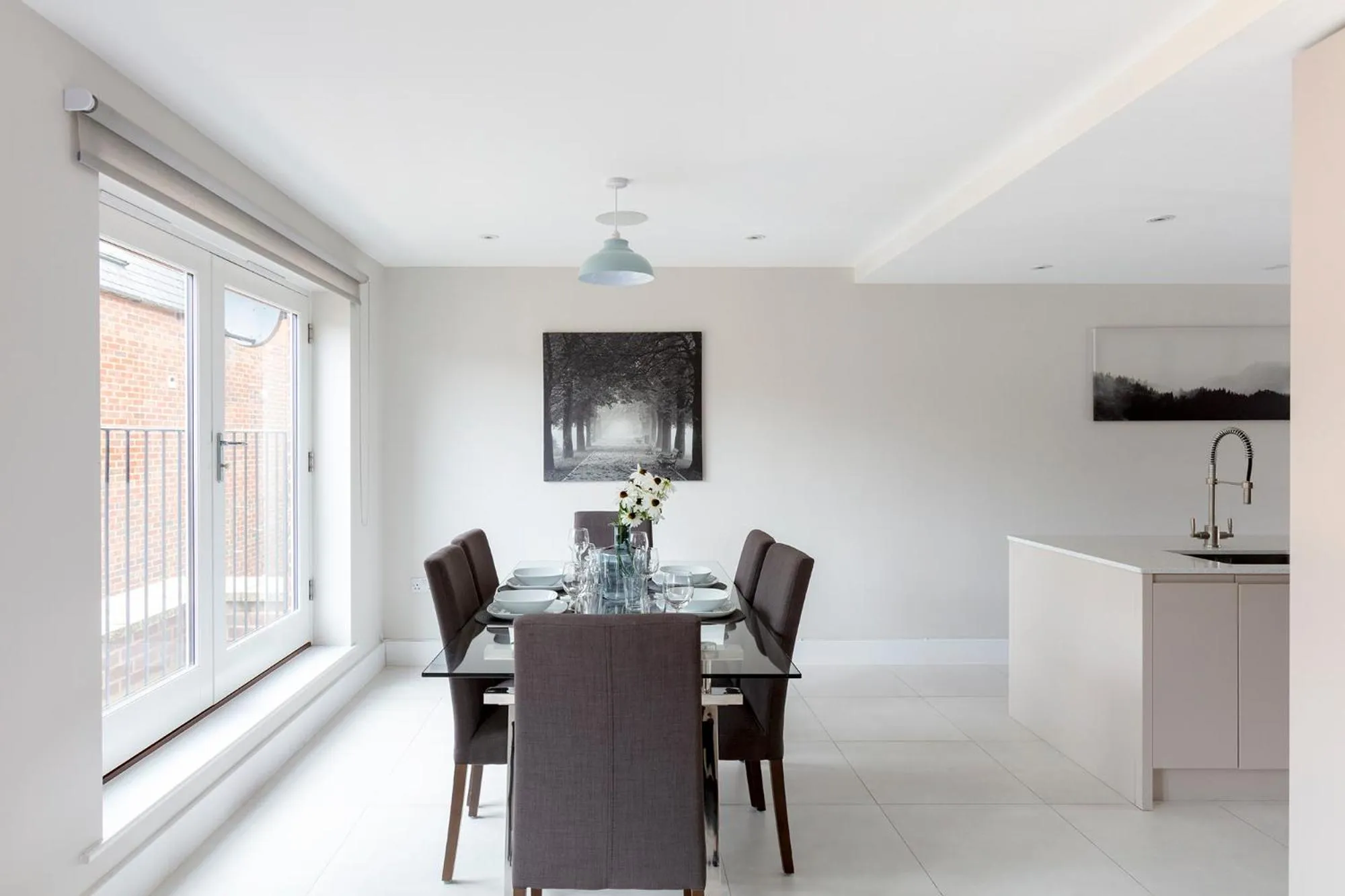 Immaculate Central Windsor Town House with parking