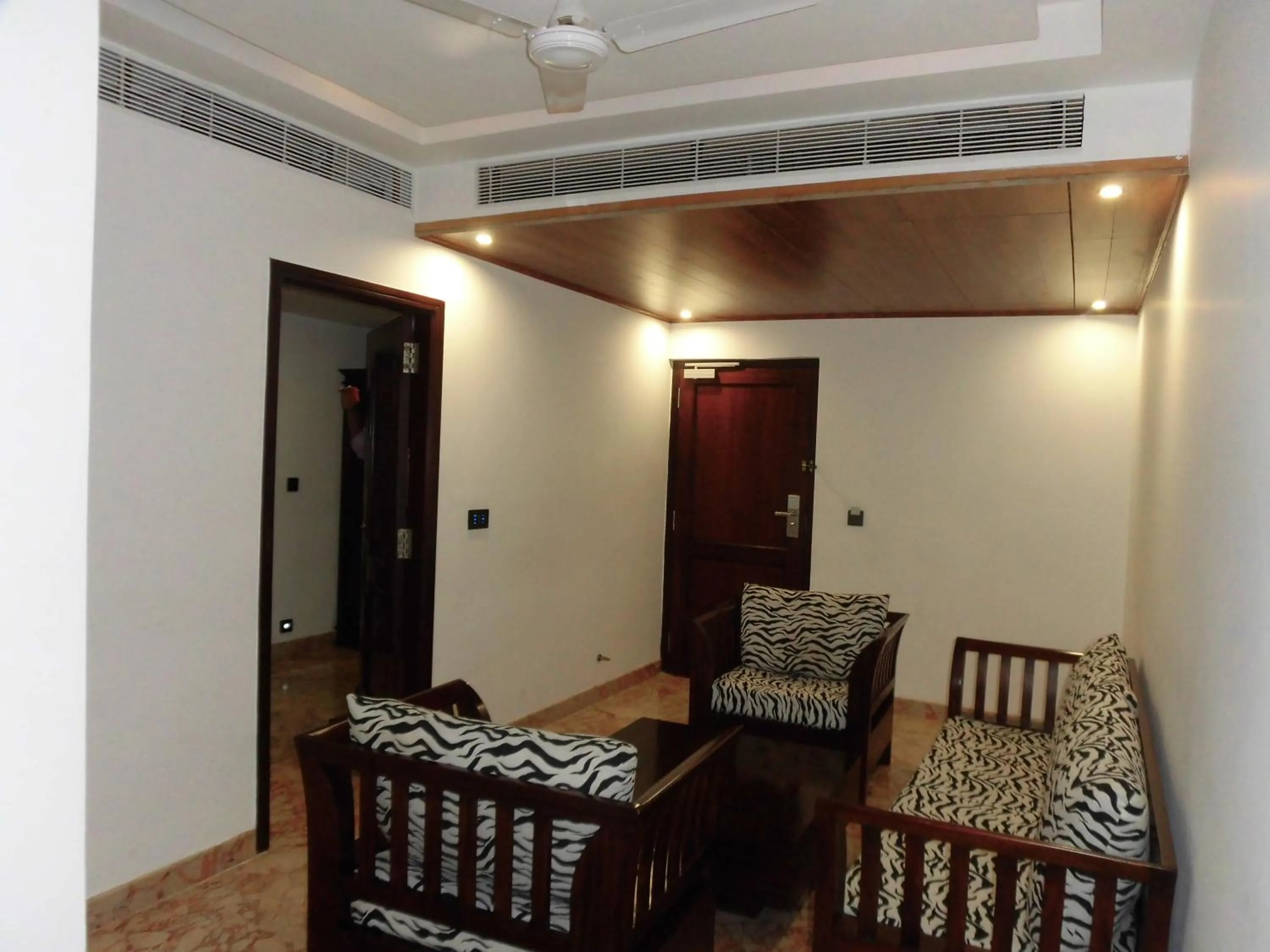 Living room in Lakshmi Hotel