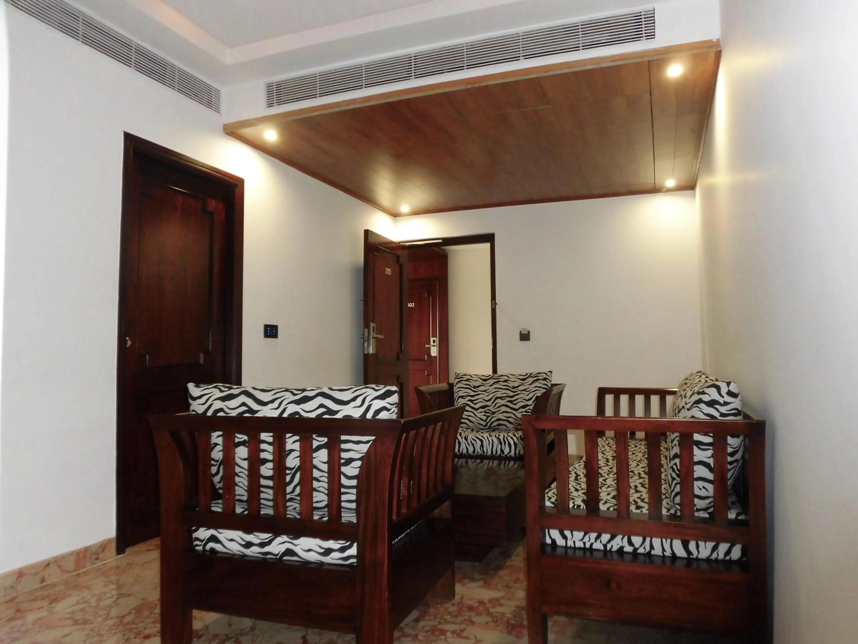 Living room in Lakshmi Hotel