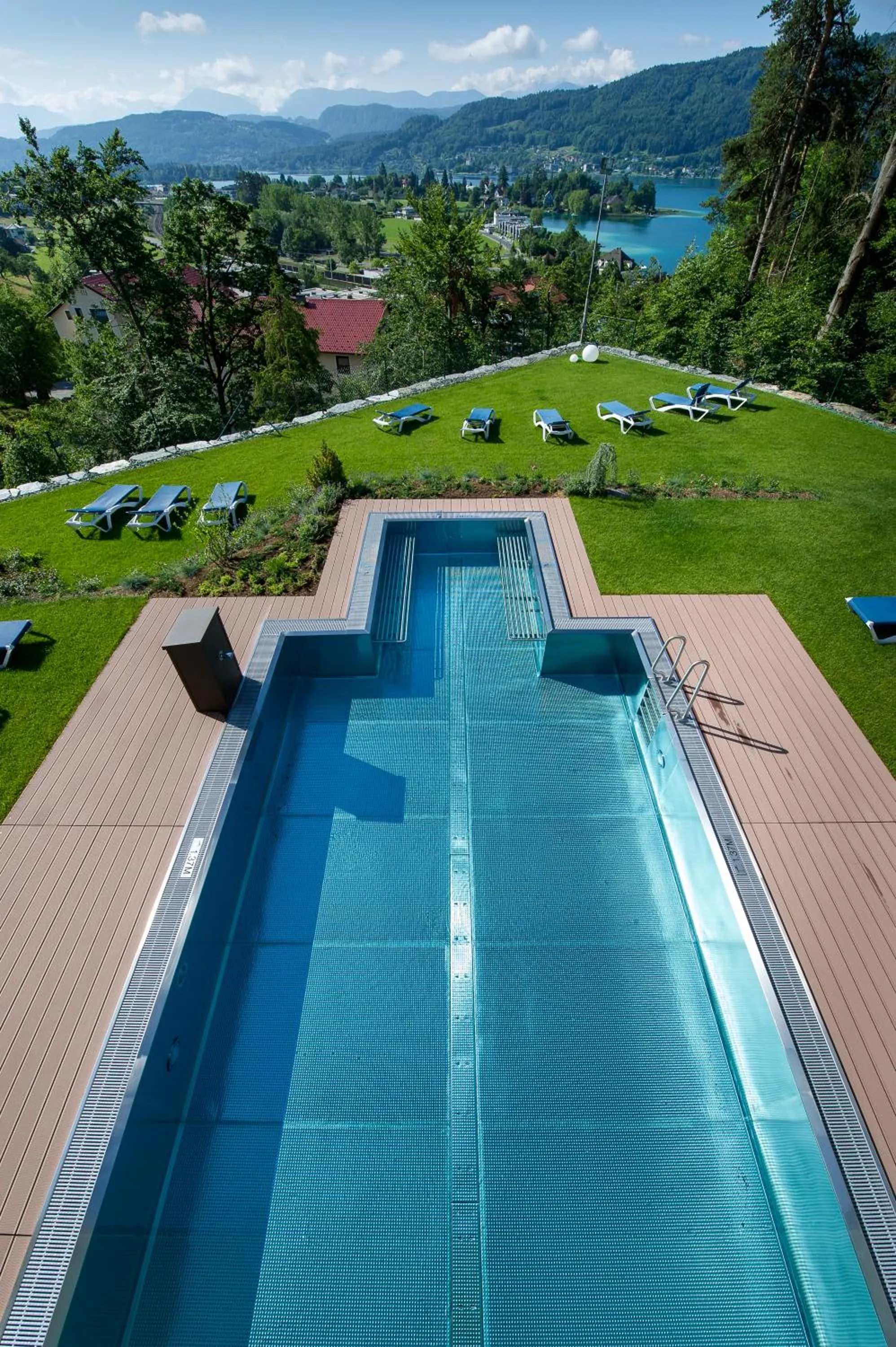 Swimming pool in das Balance - Spa & Golf Hotel am Wörthersee