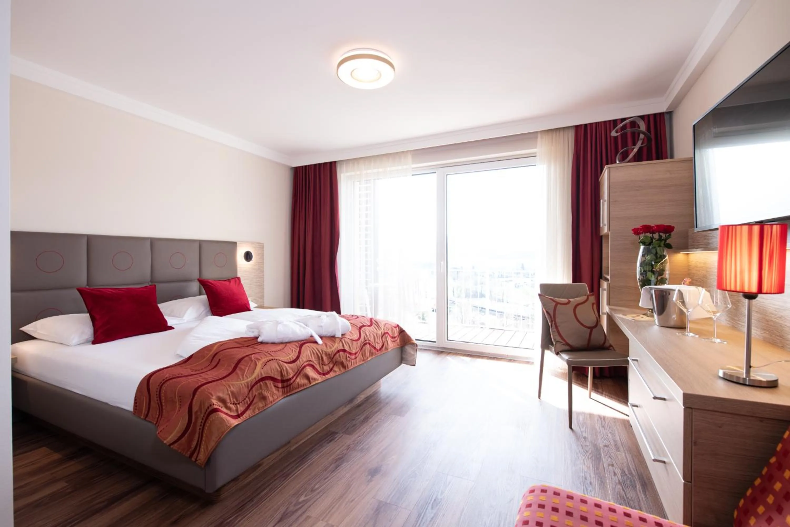 Photo of the whole room, Bed in das Balance - Spa & Golf Hotel am Wörthersee