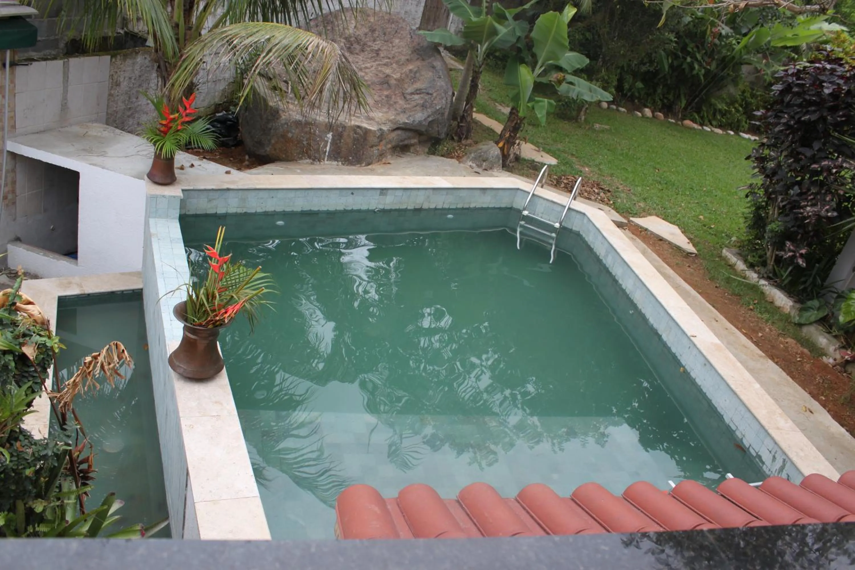Pool view in Piscina climatizada, jacuzzi e com grande área verde