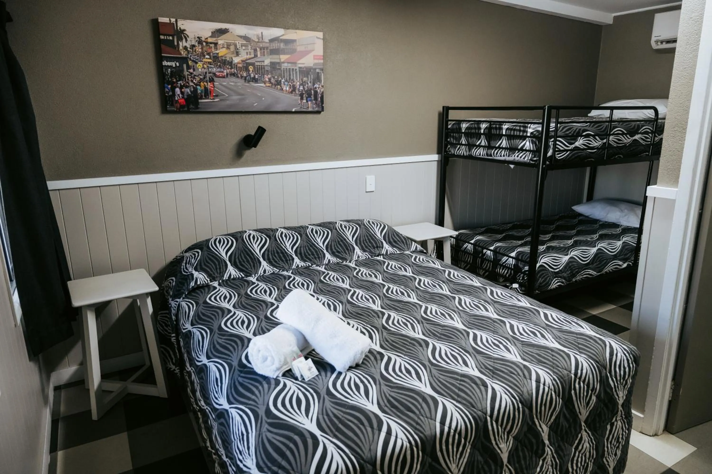 Bedroom, Bed in Rix Hotel Motel