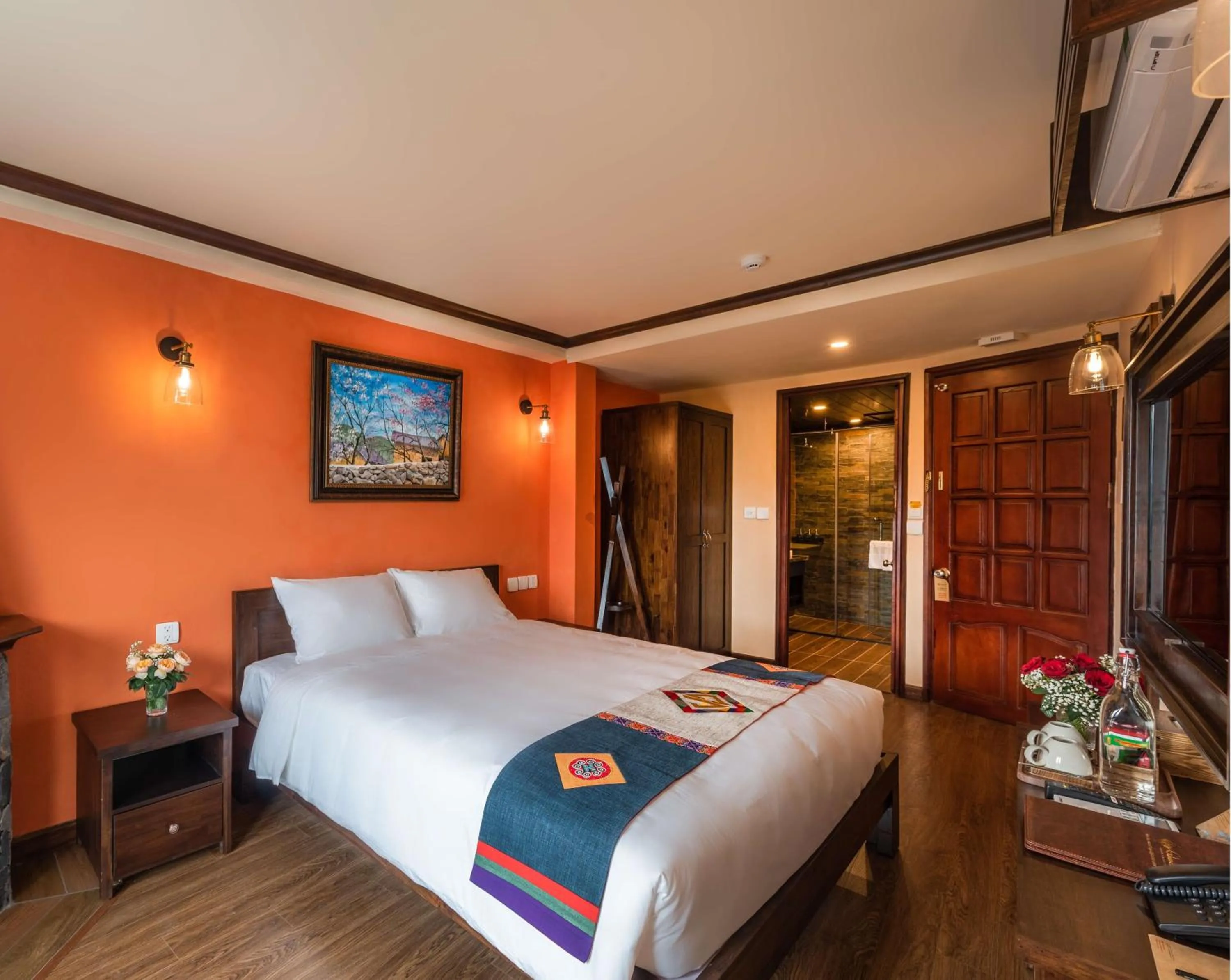 Bed in Cat Cat Galerie d’Art