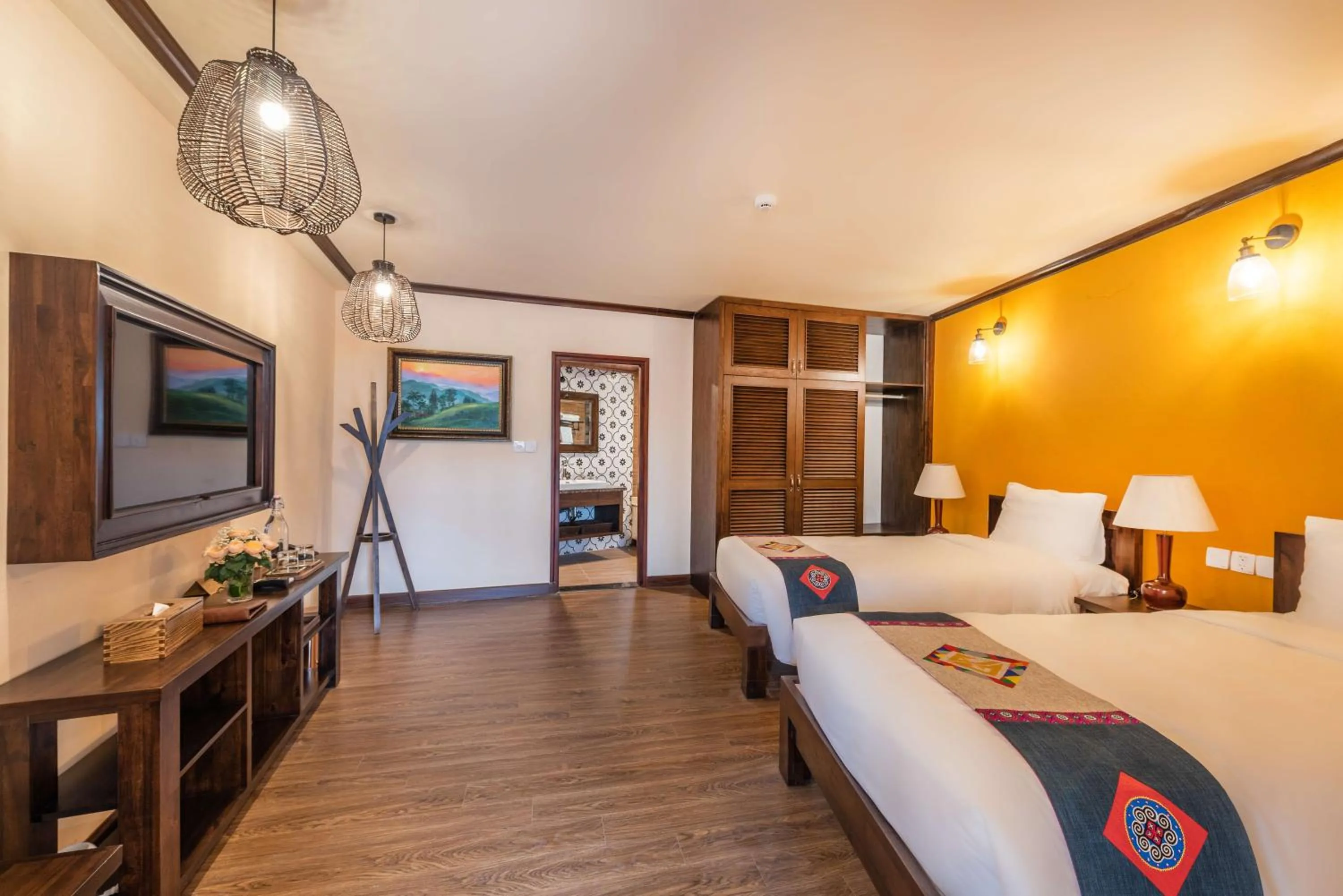 Bed in Cat Cat Galerie d’Art