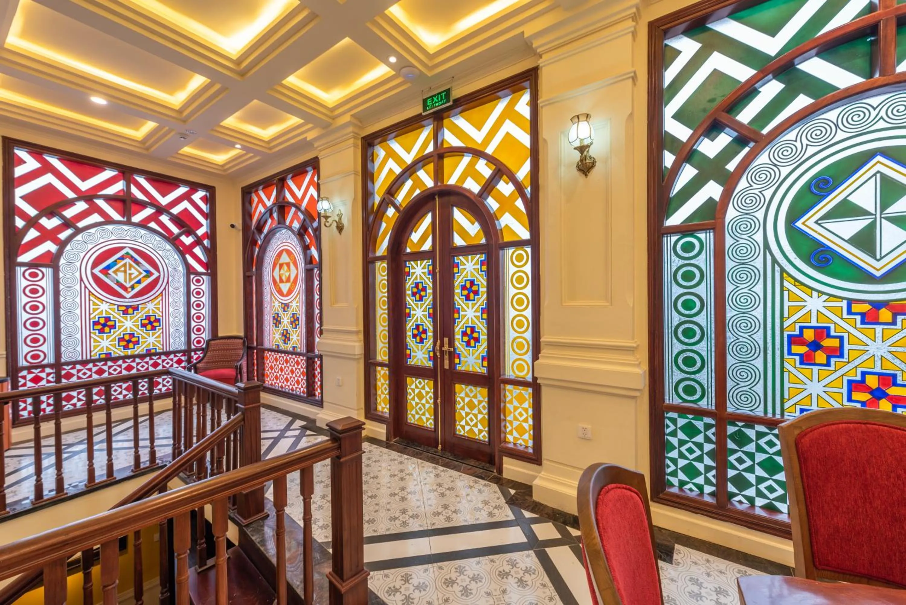 hair dresser in Cat Cat Galerie d’Art