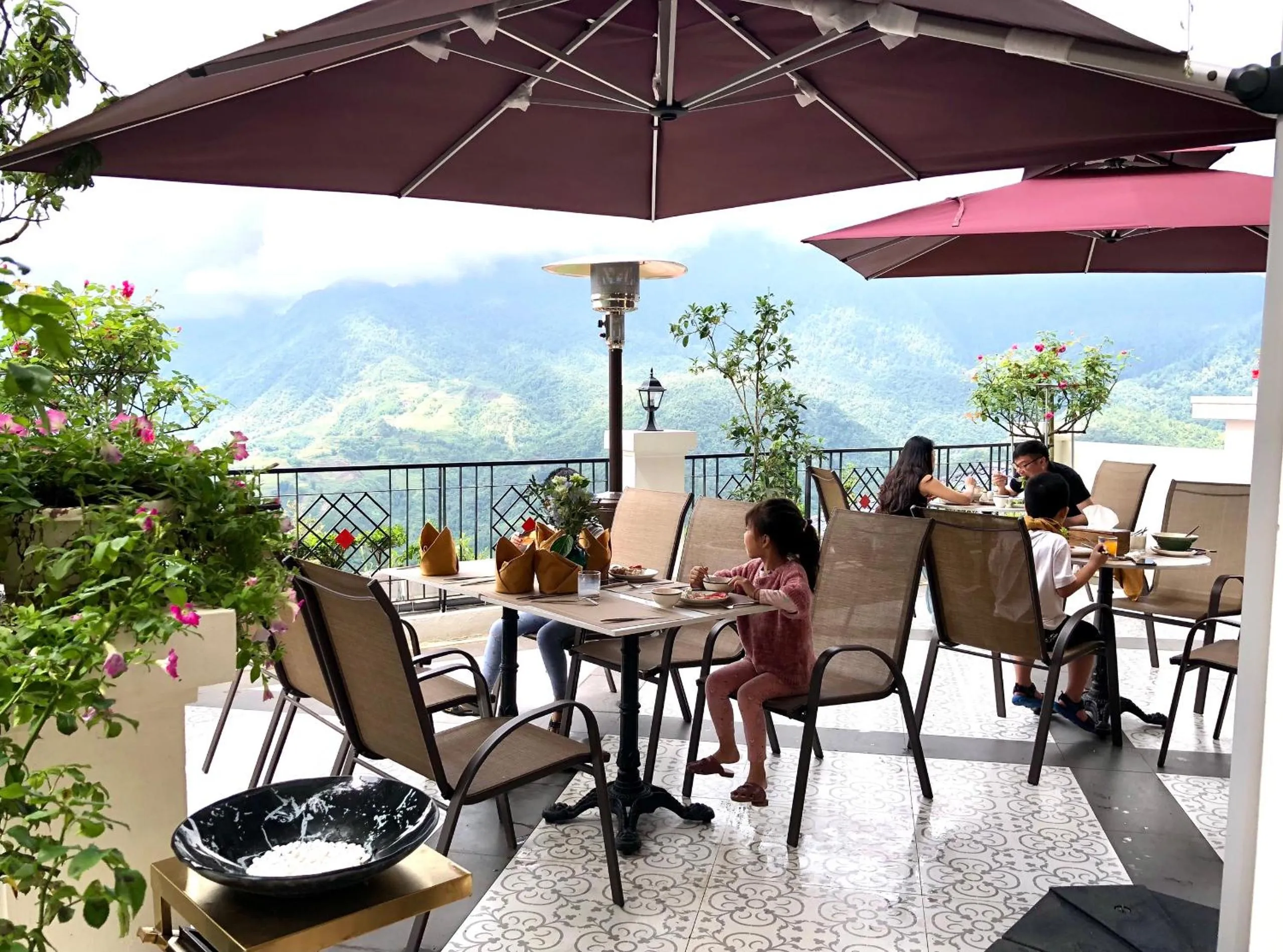 Balcony/Terrace in Cat Cat Galerie d’Art