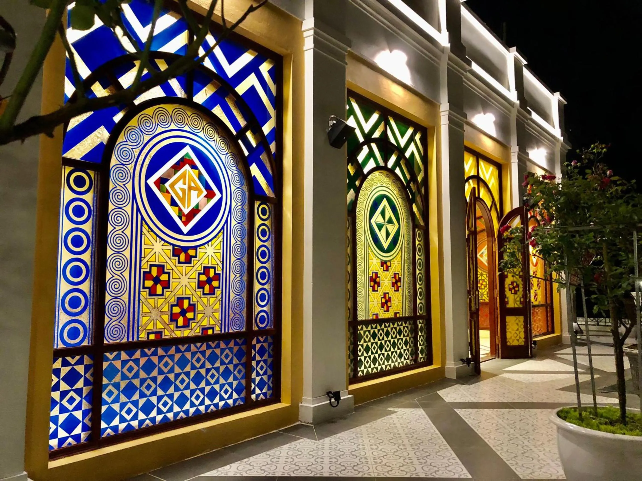 hair dresser in Cat Cat Galerie d’Art