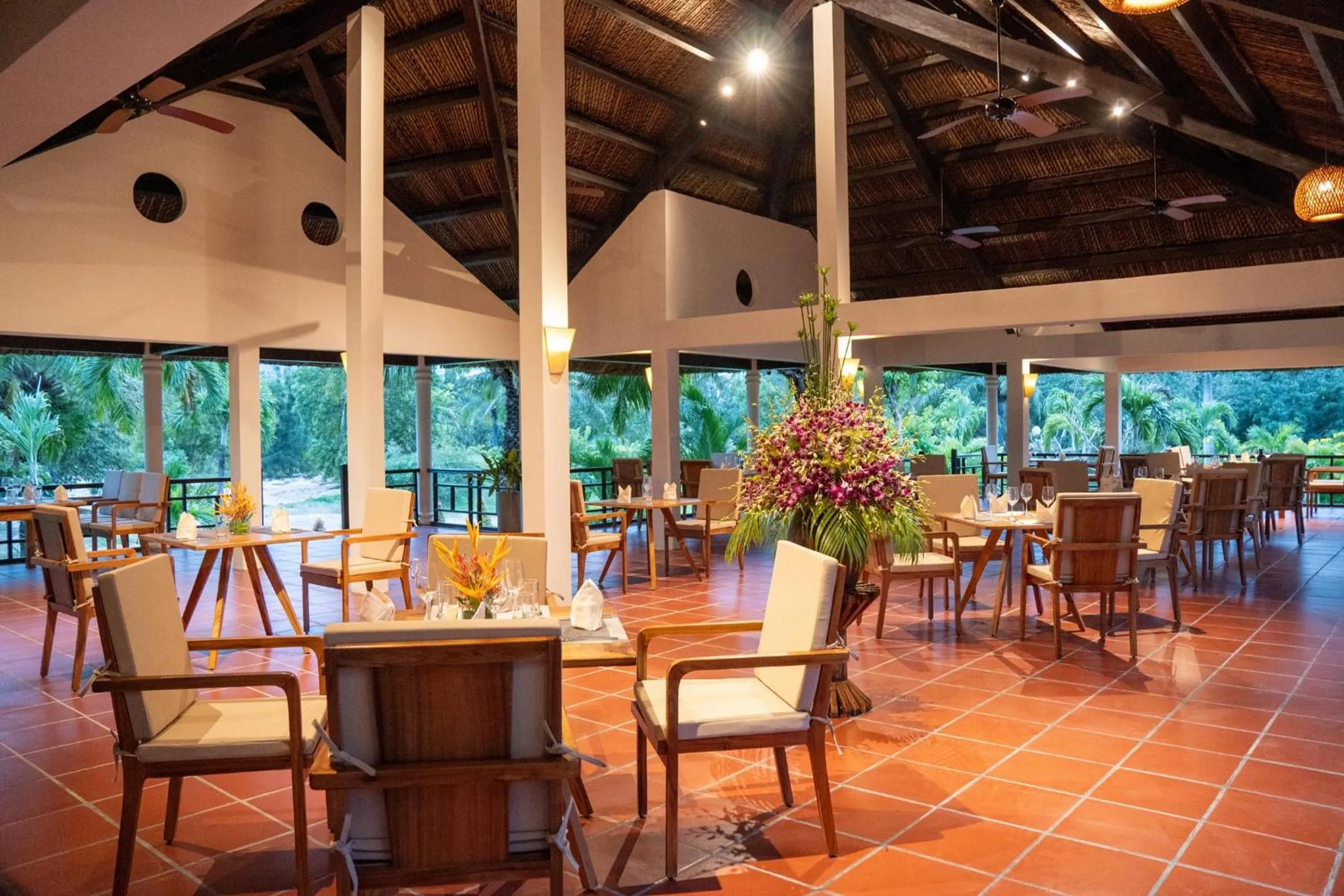 Restaurant/places to eat in Pax Ana Doc Let Resort & Spa