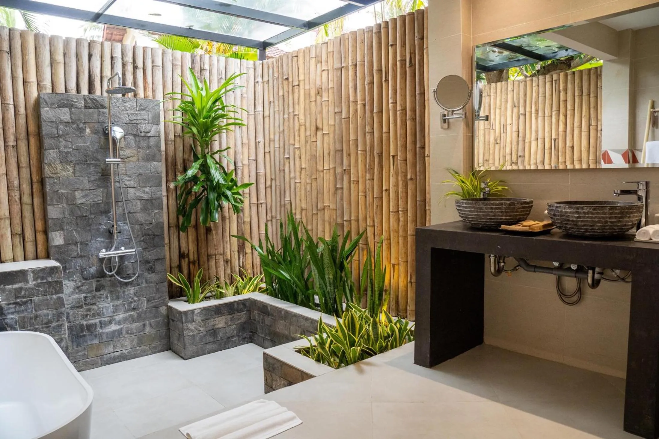 Bathroom in Pax Ana Doc Let Resort & Spa