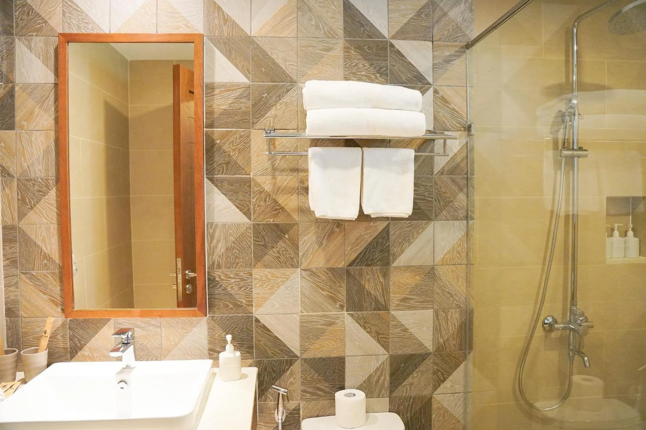 Bathroom in Pax Ana Doc Let Resort & Spa