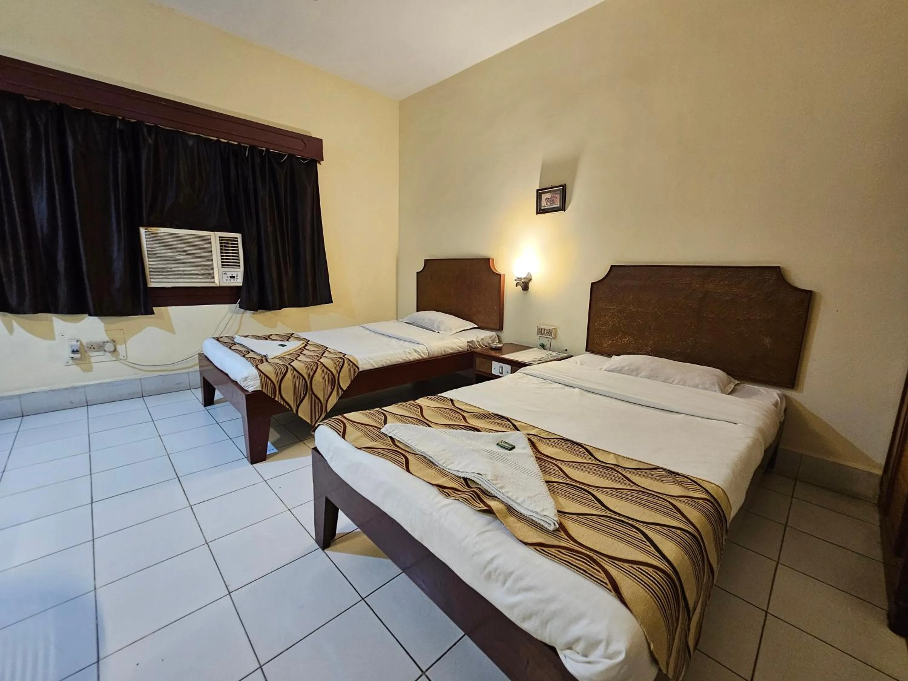 Bed in Hotel Indsurya