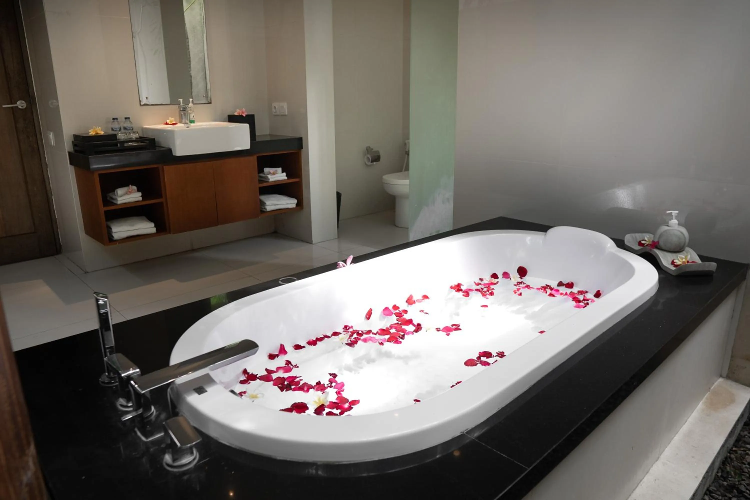 Bathroom in Bale Gede Luxury Villas