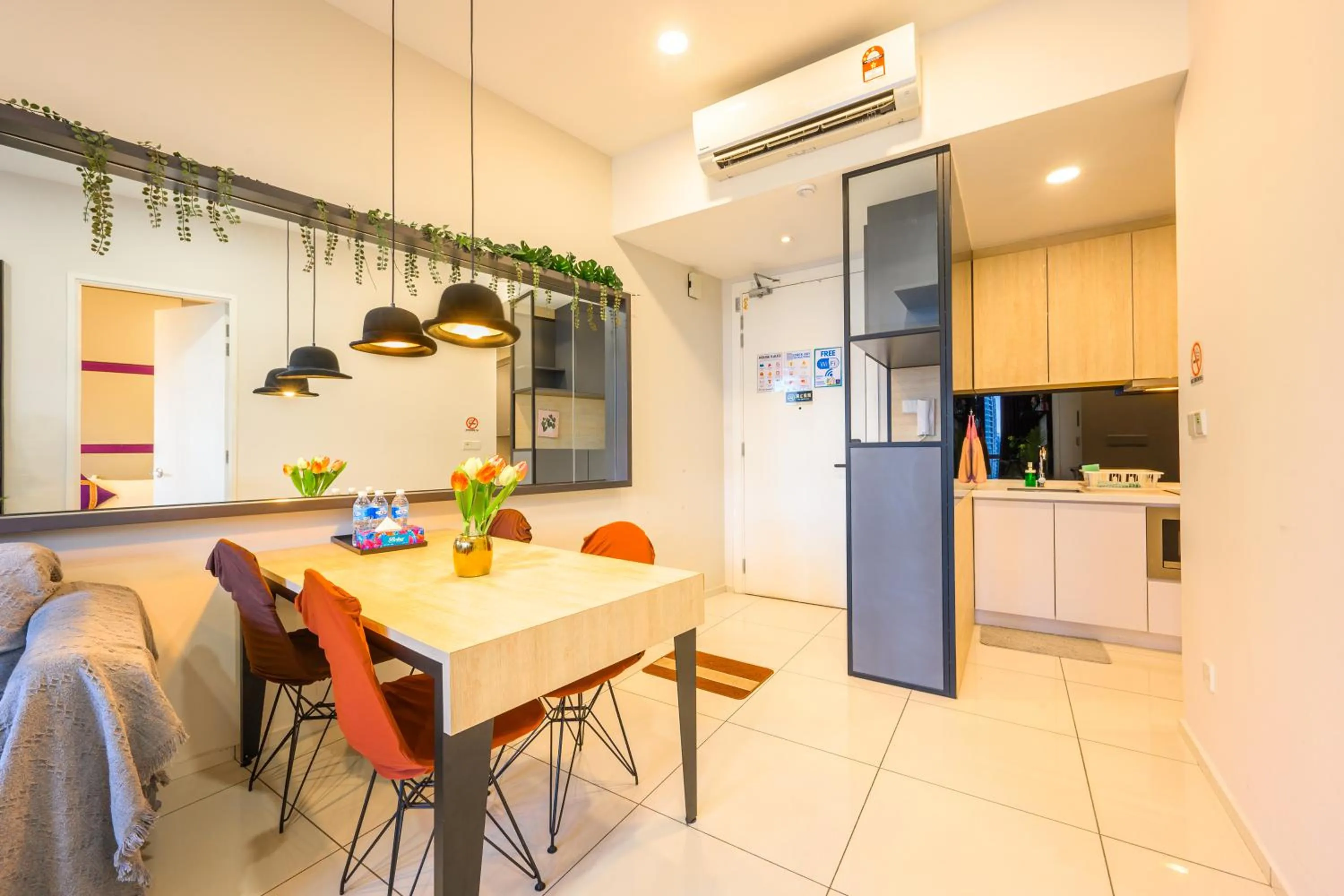 Dining area in Greystone Robertson Residence